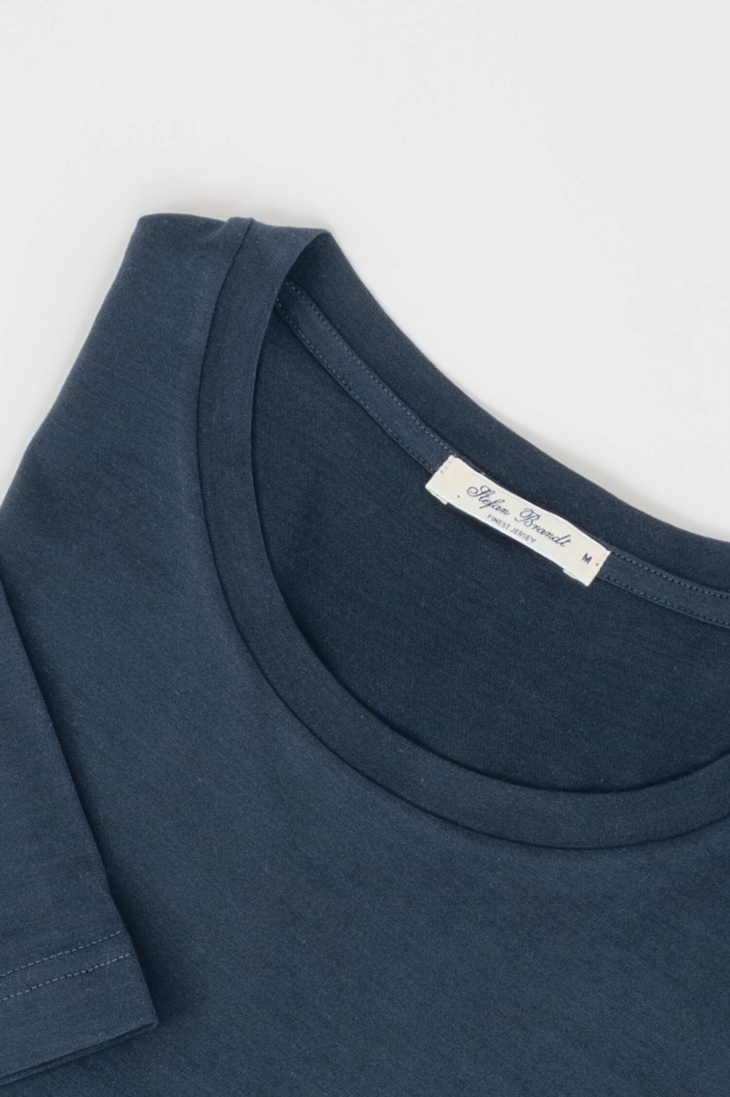 T-Shirt ENNO aus Seiden-Mix in Dunkelblau