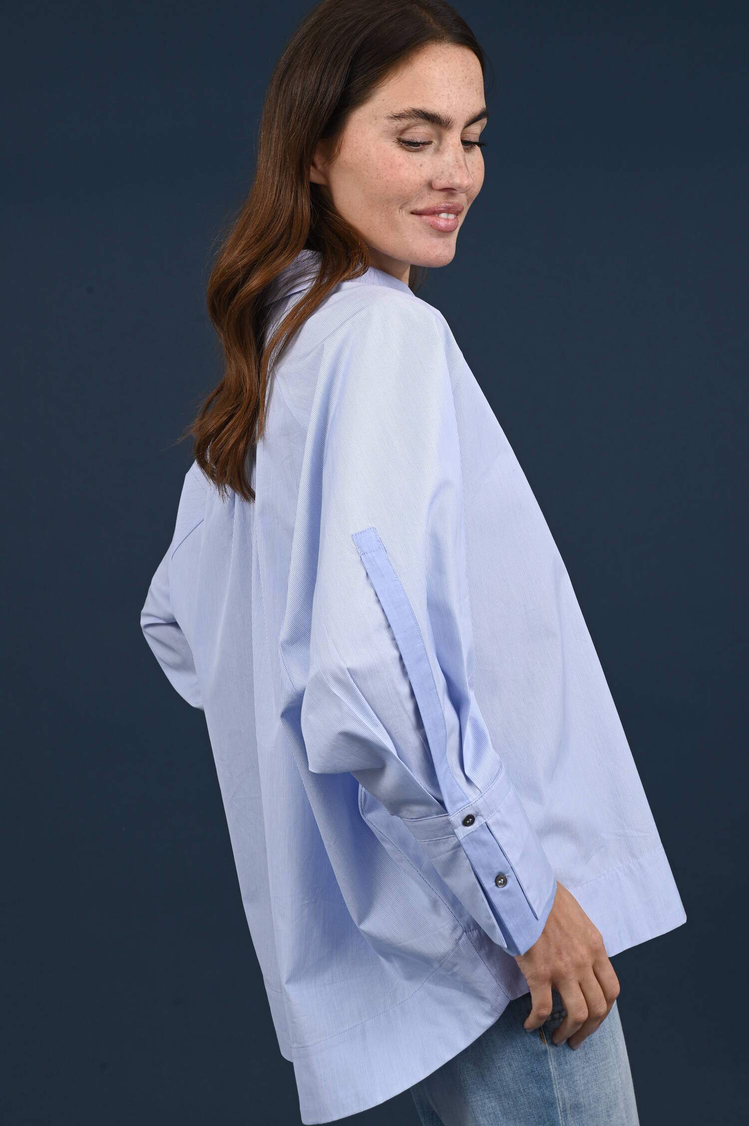 Bluse Mit Kellerfalten in Blau/Weiß gestreift