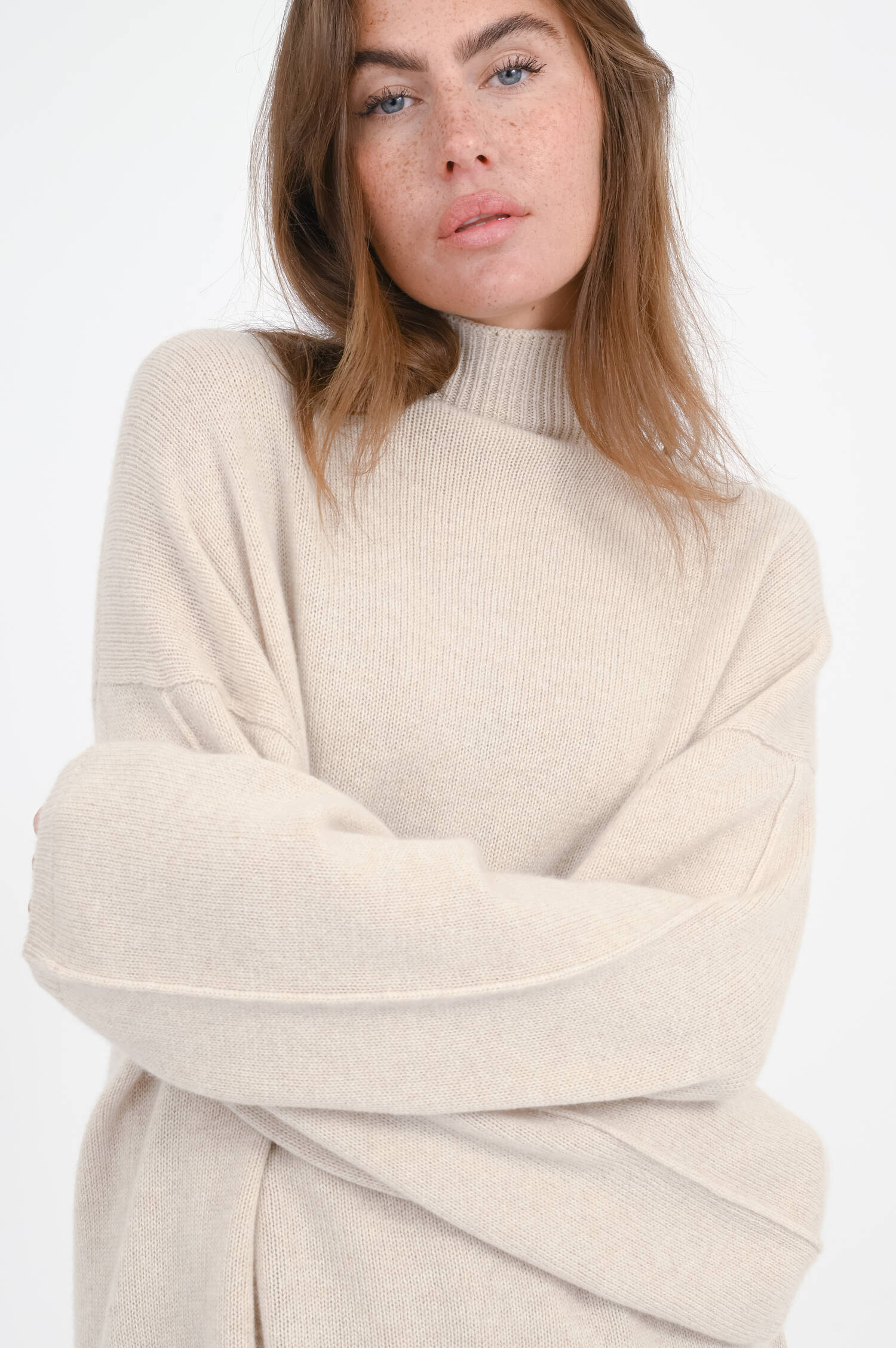 Turtle-Neck Cashmere-Pullover in Beige