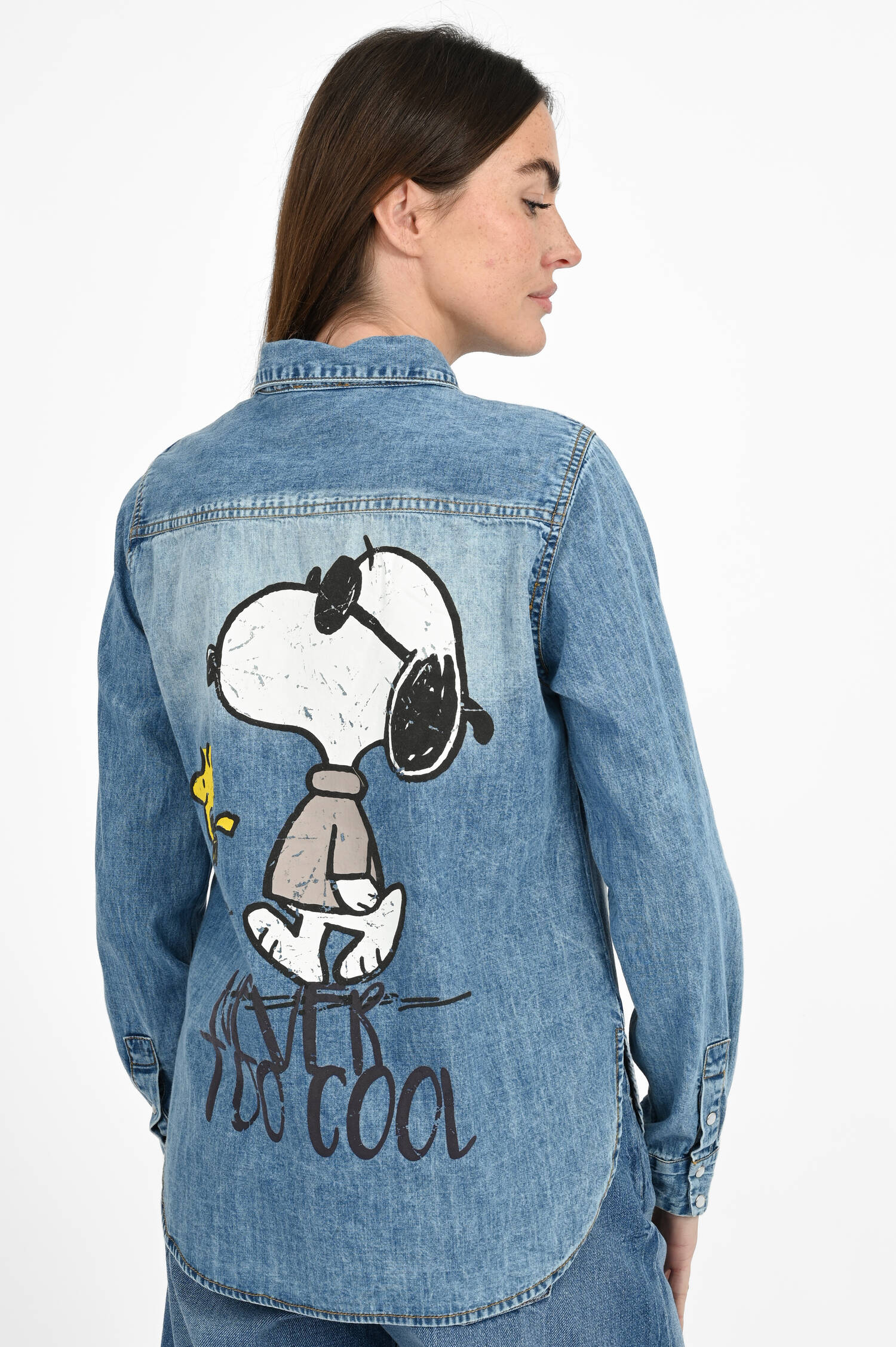 Denimbluse mit Snoopy Backprint in Washed Denim Denimbluse mit Snoopy Backprint in Washed Denim
