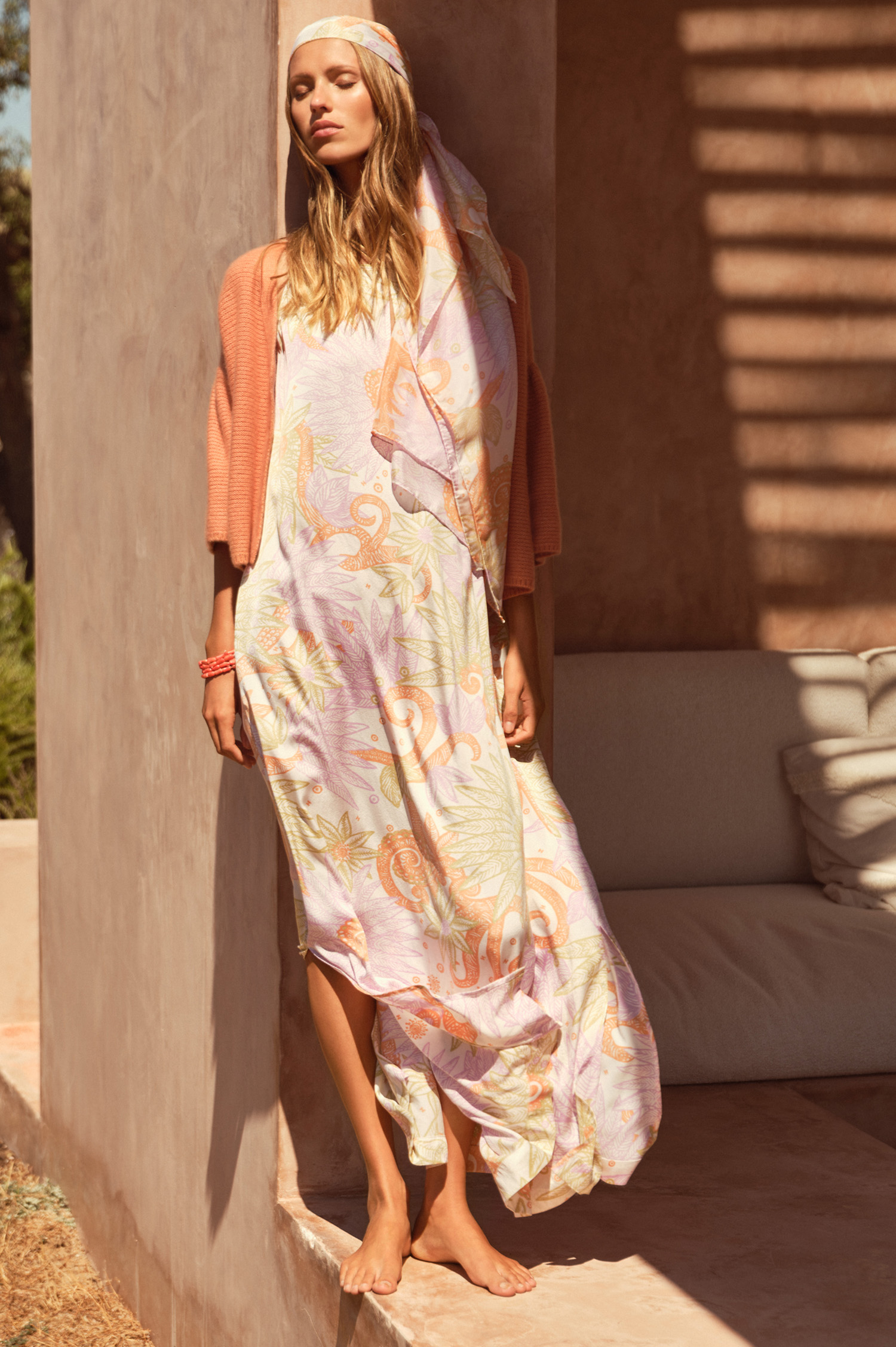 Seidenschlupfkleid mit Floralem Tropischen Print