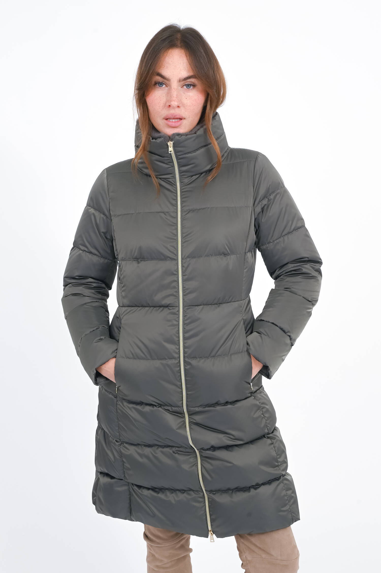Steppmantel mit Fell-Einsatz in Anthrazit Steppmantel mit Fell-Einsatz in Anthrazit