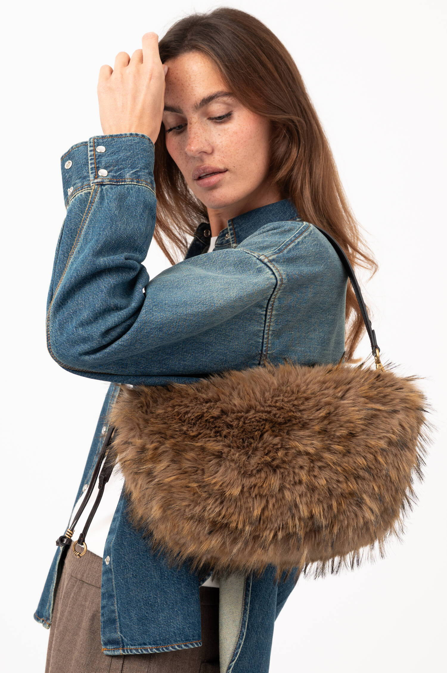 Faux-Fur-Hobo-Tasche CLEO in Braun