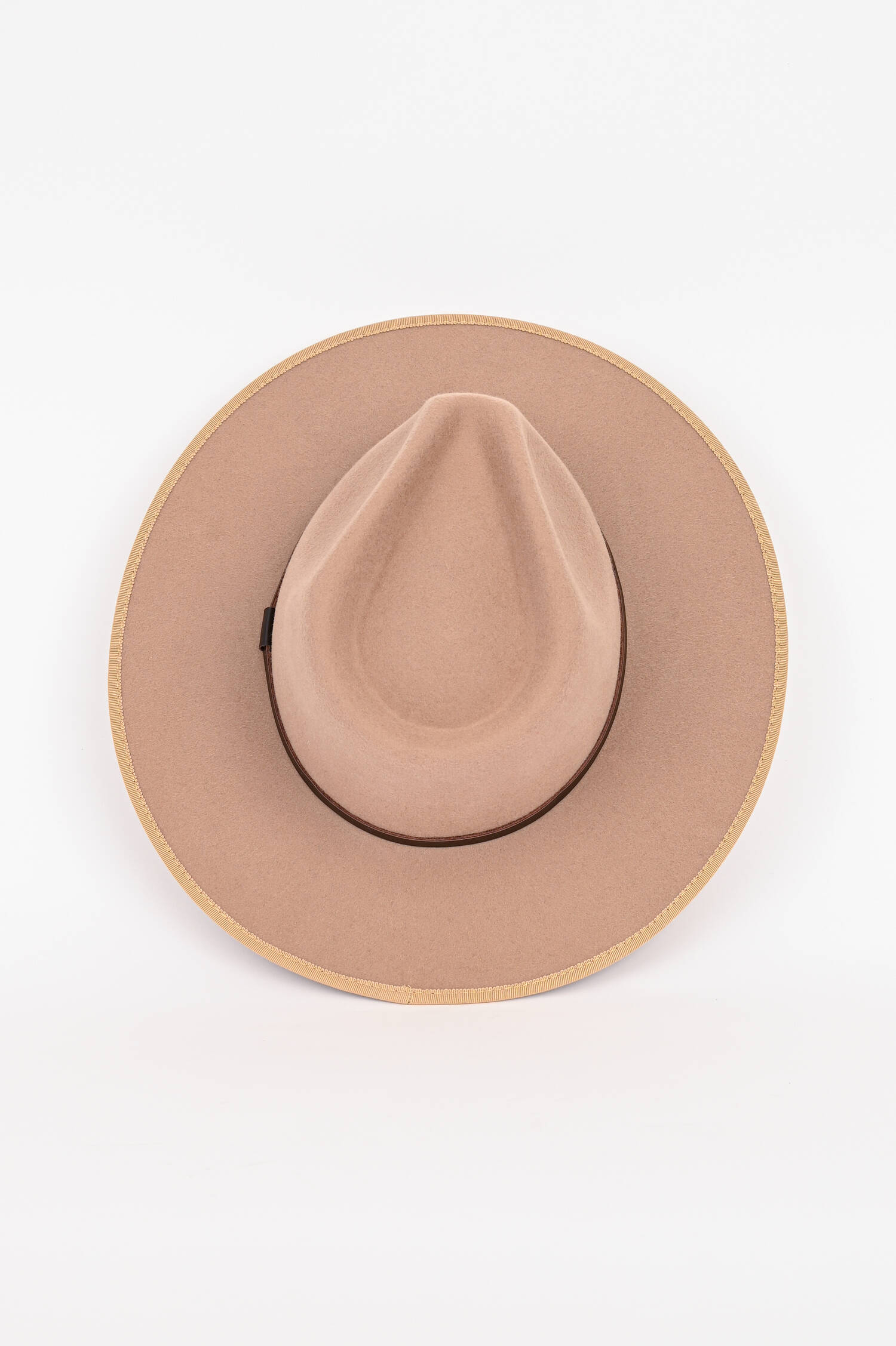 Hut WANDERLUST in Sand