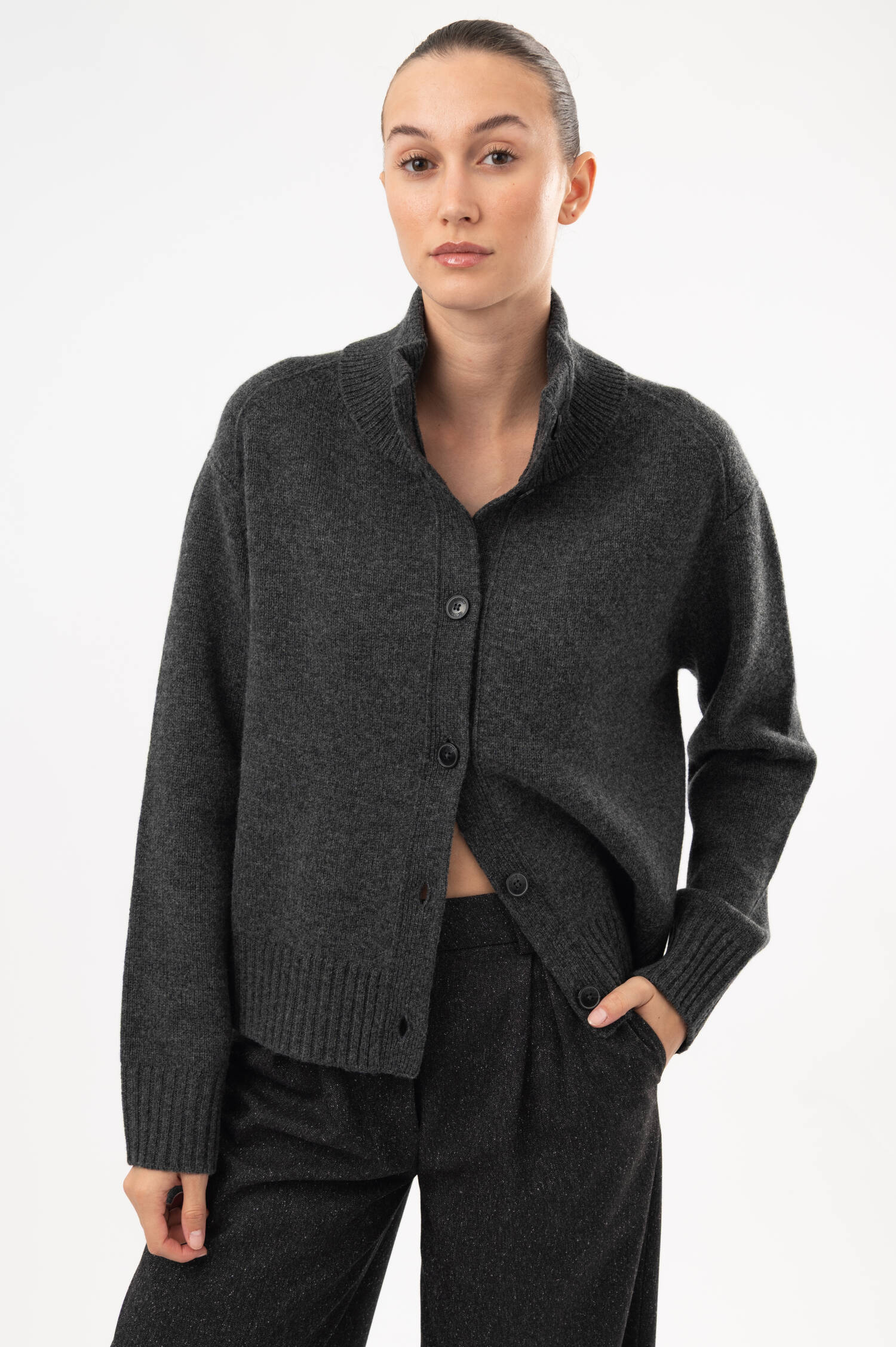 Woll-Strickjacke mit Rollkragen in Grau meliert