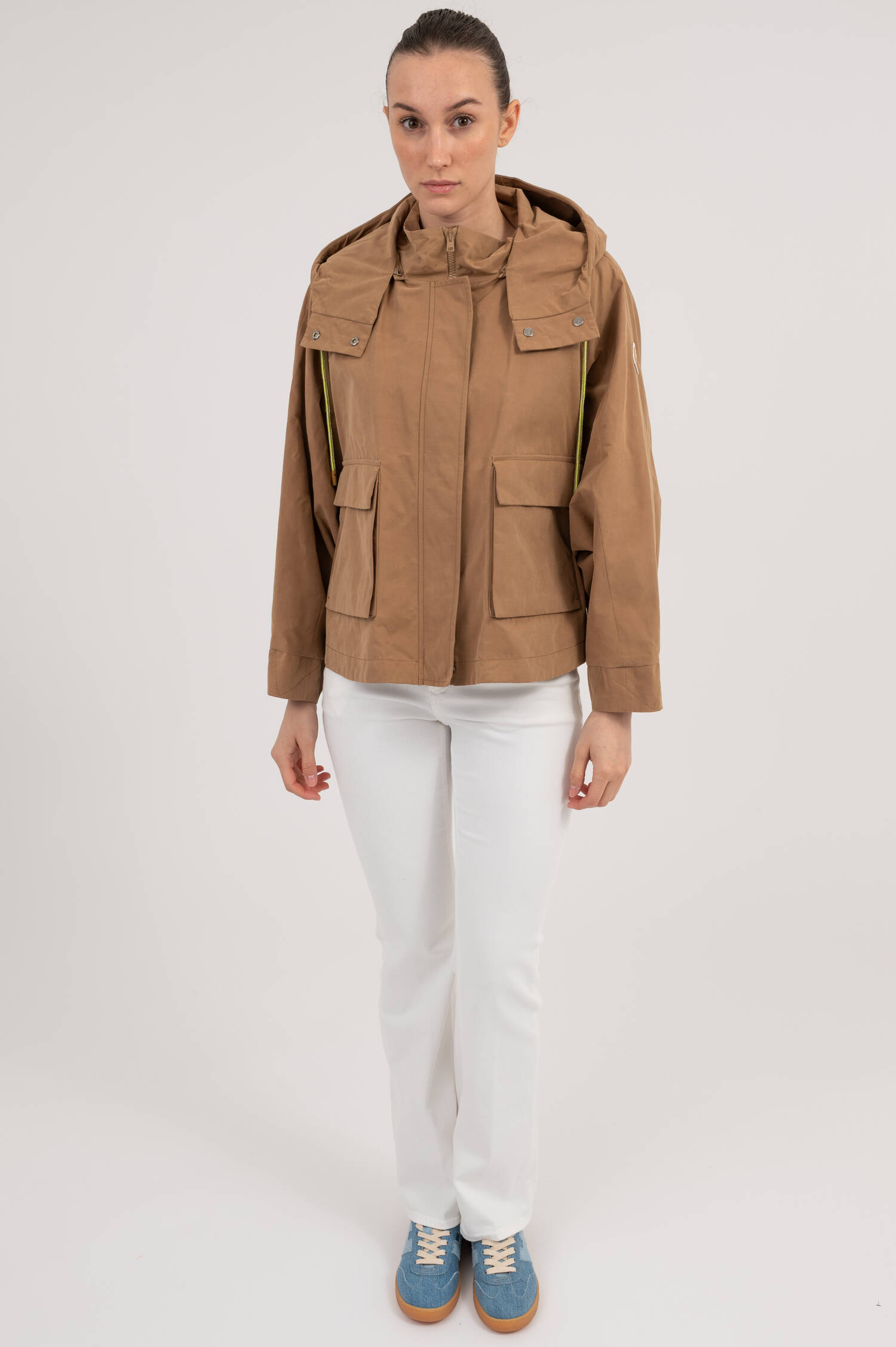 Kurzer Parka mit Kapuze in Camelbraun Kurzer Parka mit Kapuze in Camelbraun