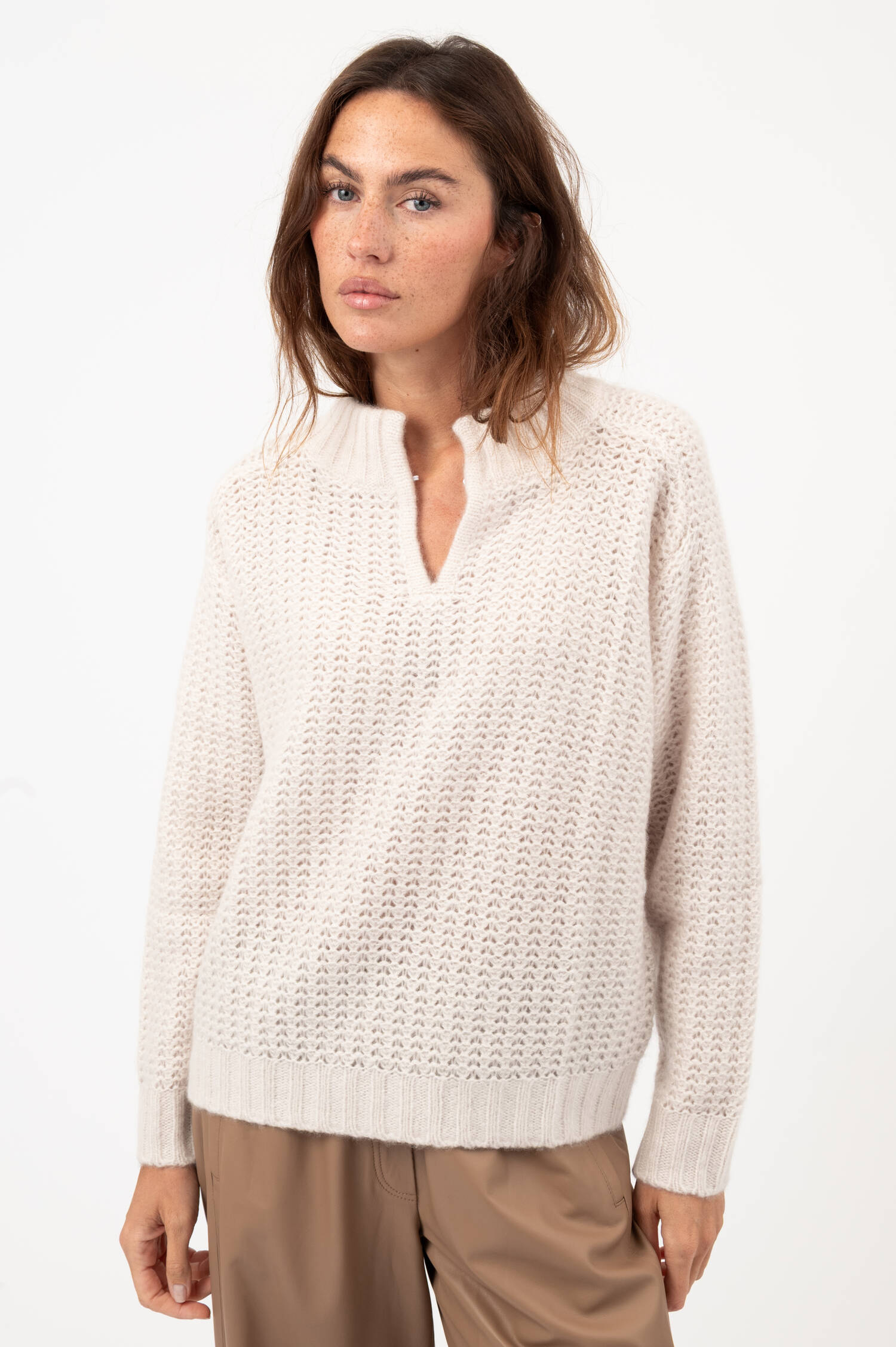 Cashmere-Seiden-Pullover mit Stehkragen in Weiß Cashmere-Seiden-Pullover mit Stehkragen in Weiß
