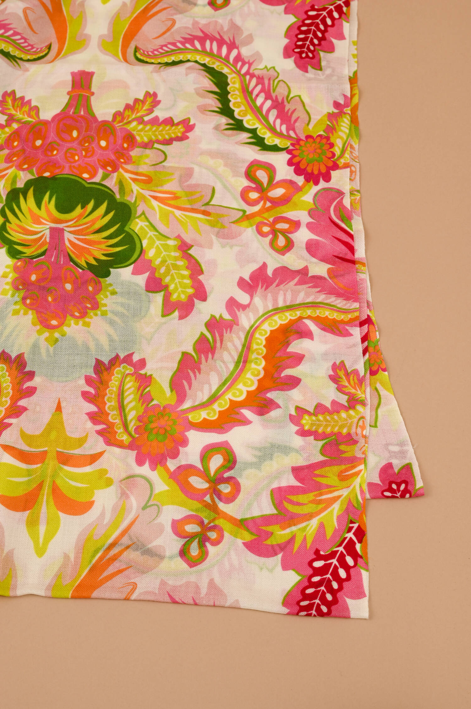 Wolltuch in Pink Buttercup gemustert