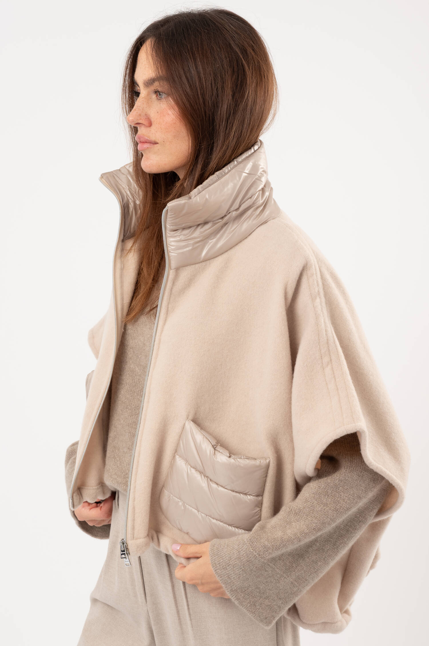 Hybrid-Cape/Jacke in Chantilly