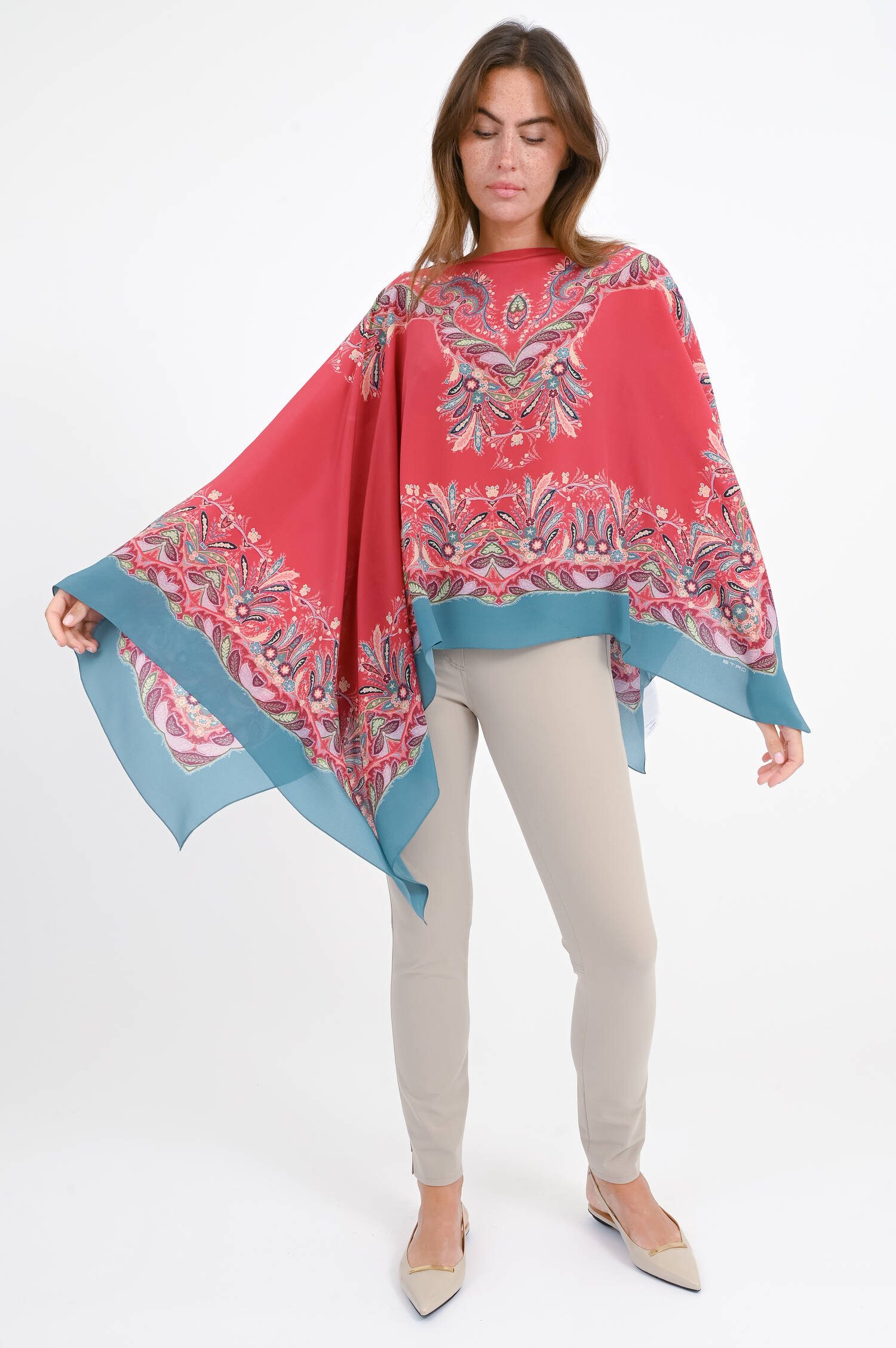 Poncho/Cape aus Seide mit Paisley-Print Poncho/Cape aus Seide mit Paisley-Print