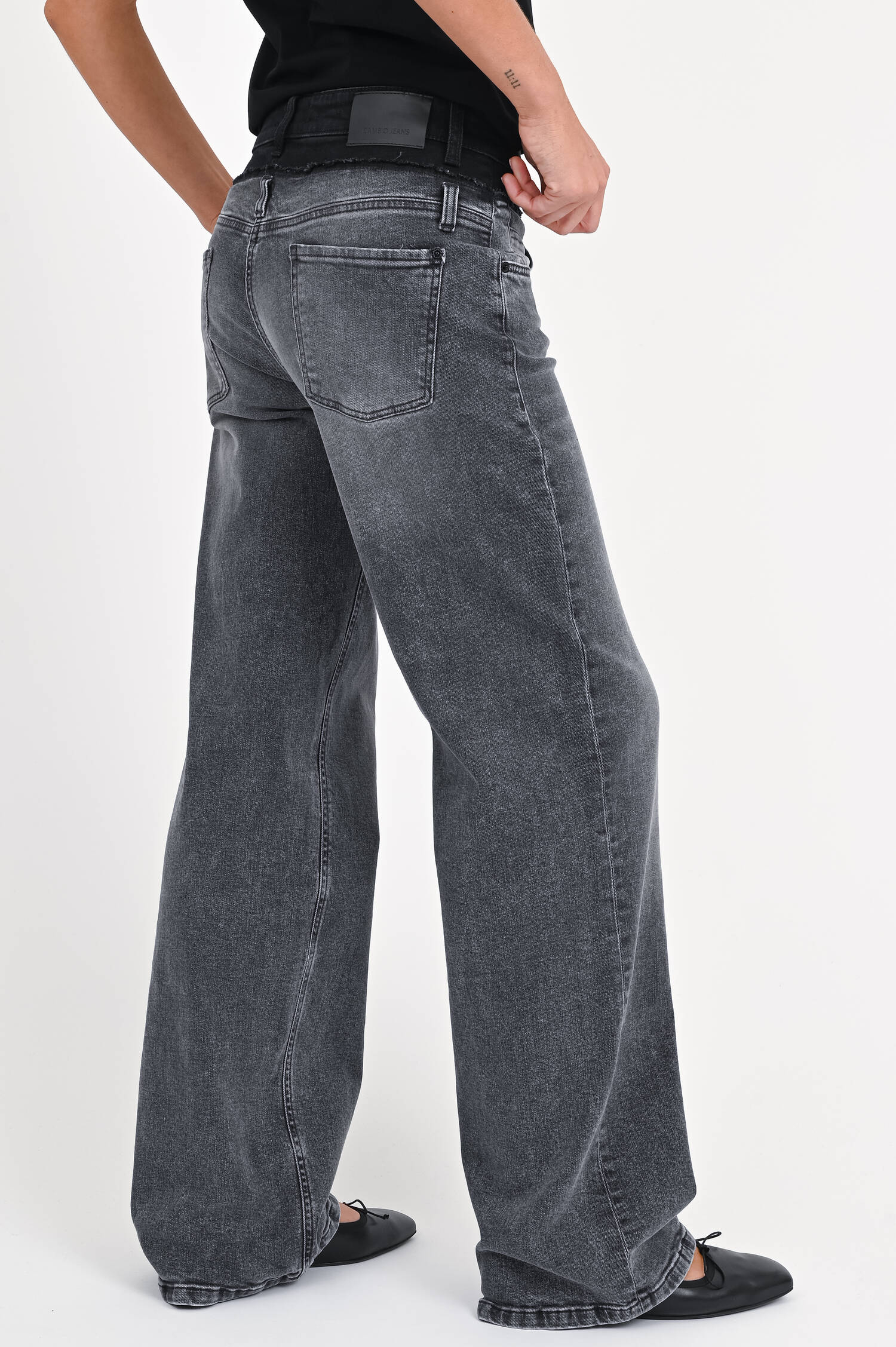 Jeans SHANNEN mit Kontrastbund in Grau/Schwarz