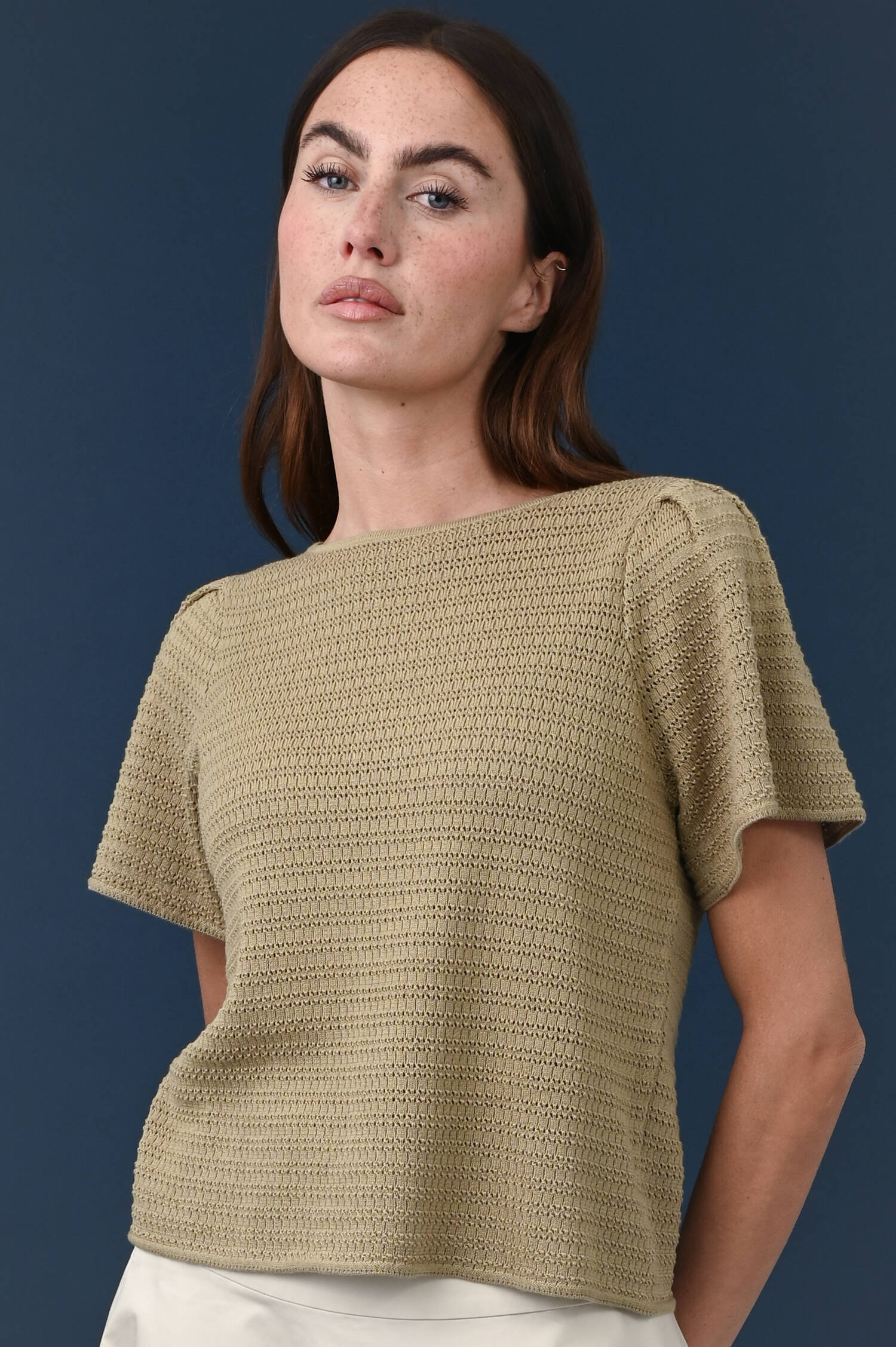 Feines Lochstrickshirt in Olive