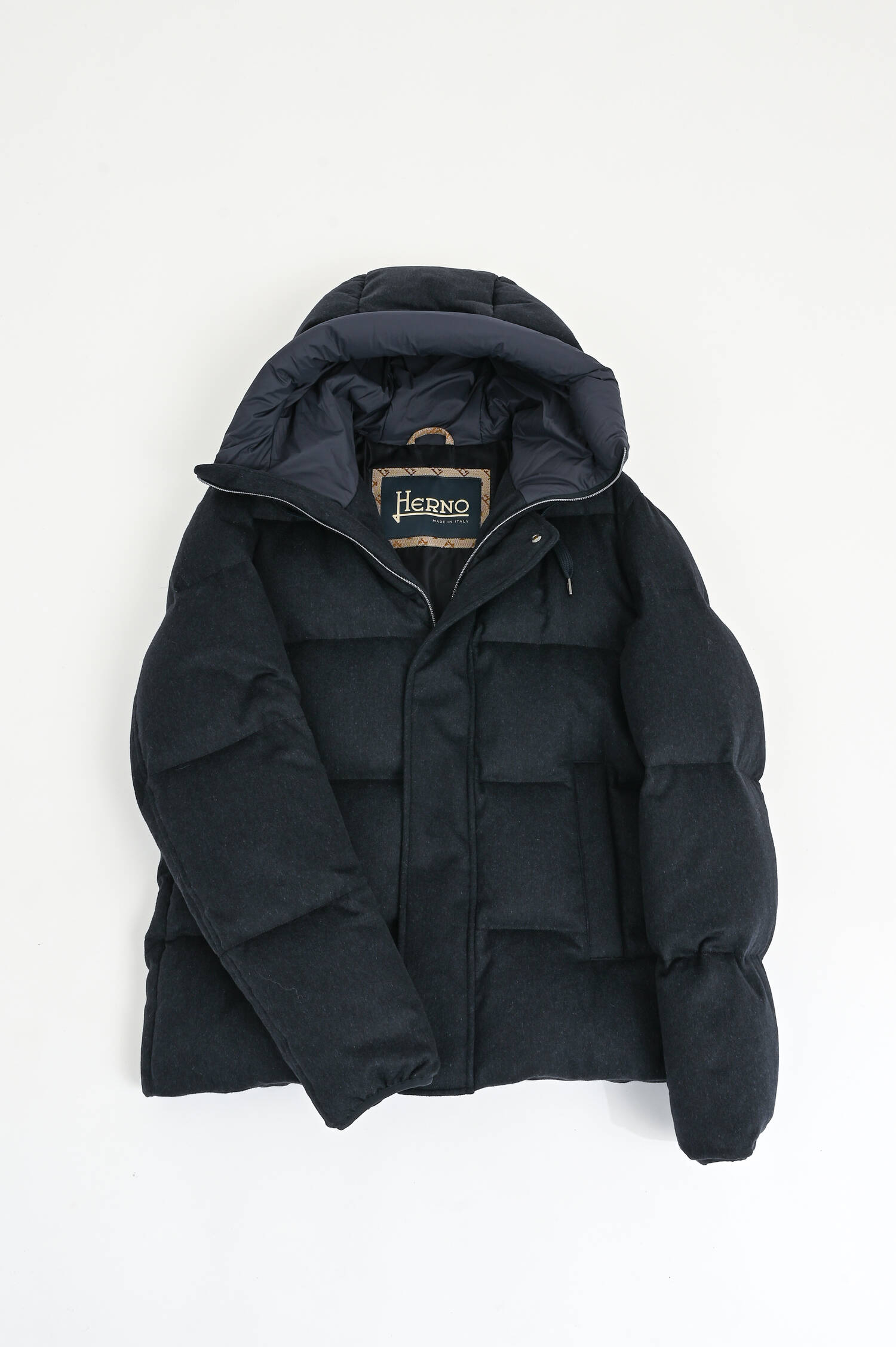 Steppjacke aus Seide-Cashmere-Mix in Navy Steppjacke aus Seide-Cashmere-Mix in Navy