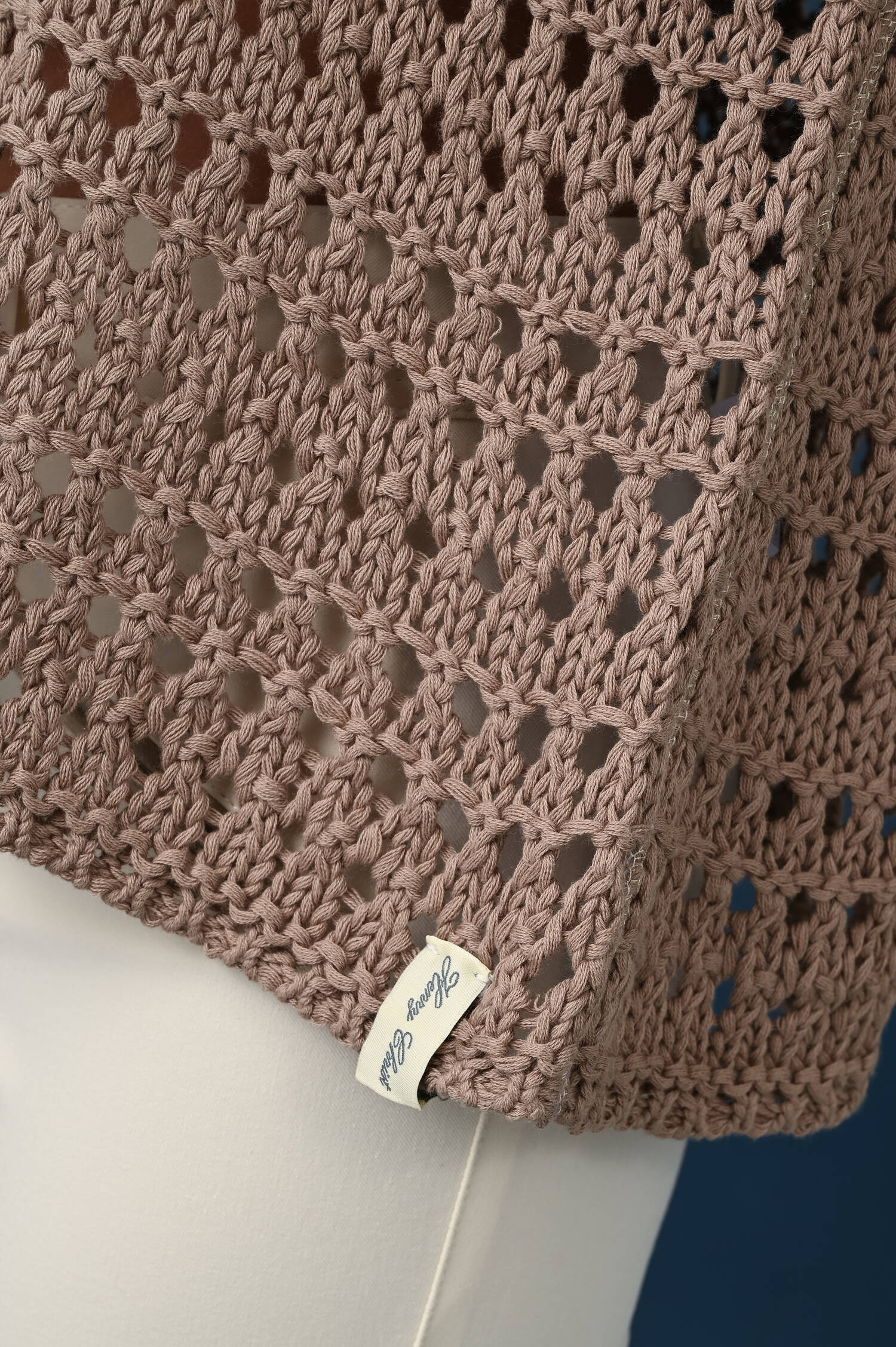 Lochstrickpullover in Terrabraun