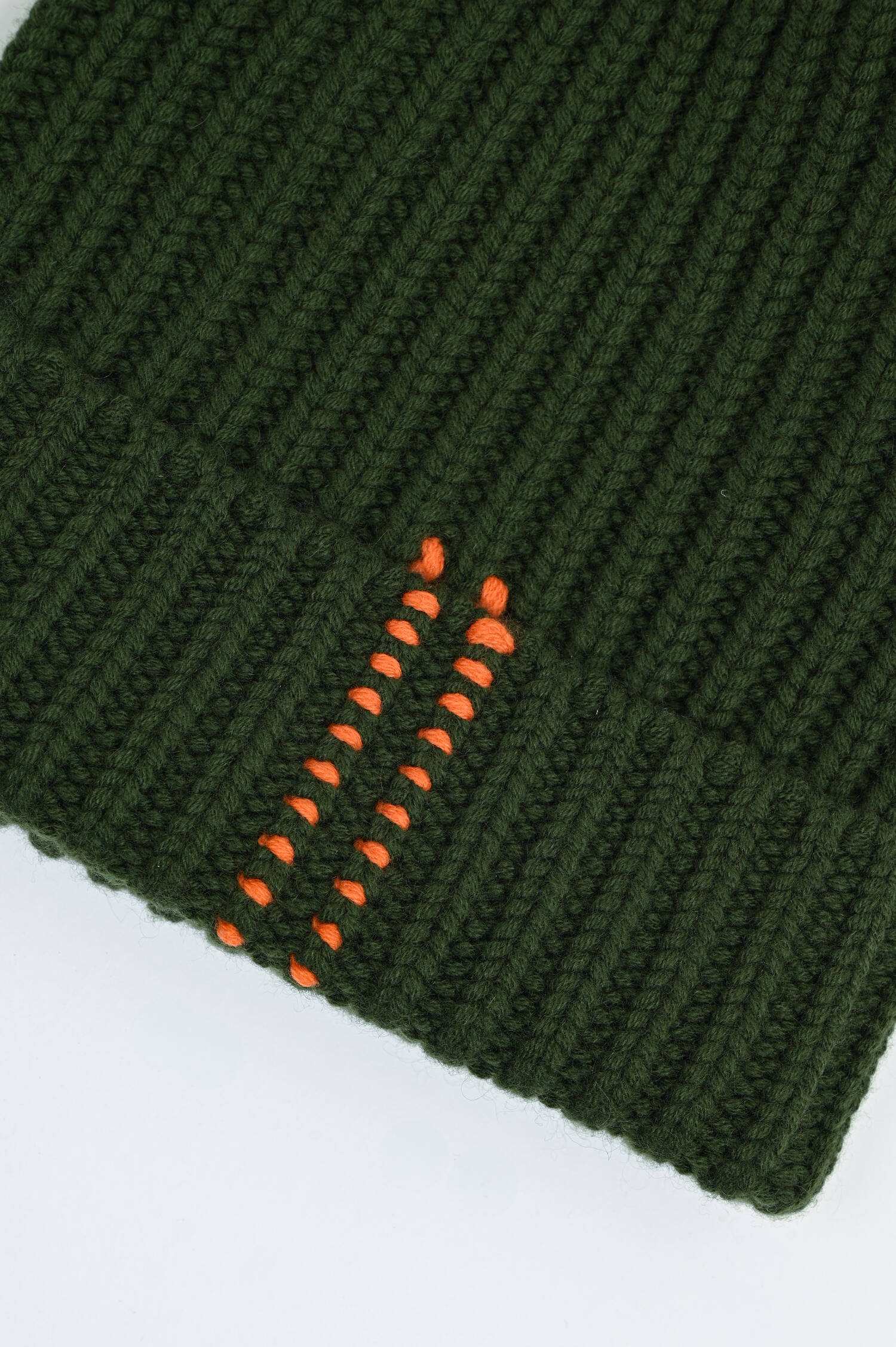 Rippstrick-Mütze in Dark Oliv