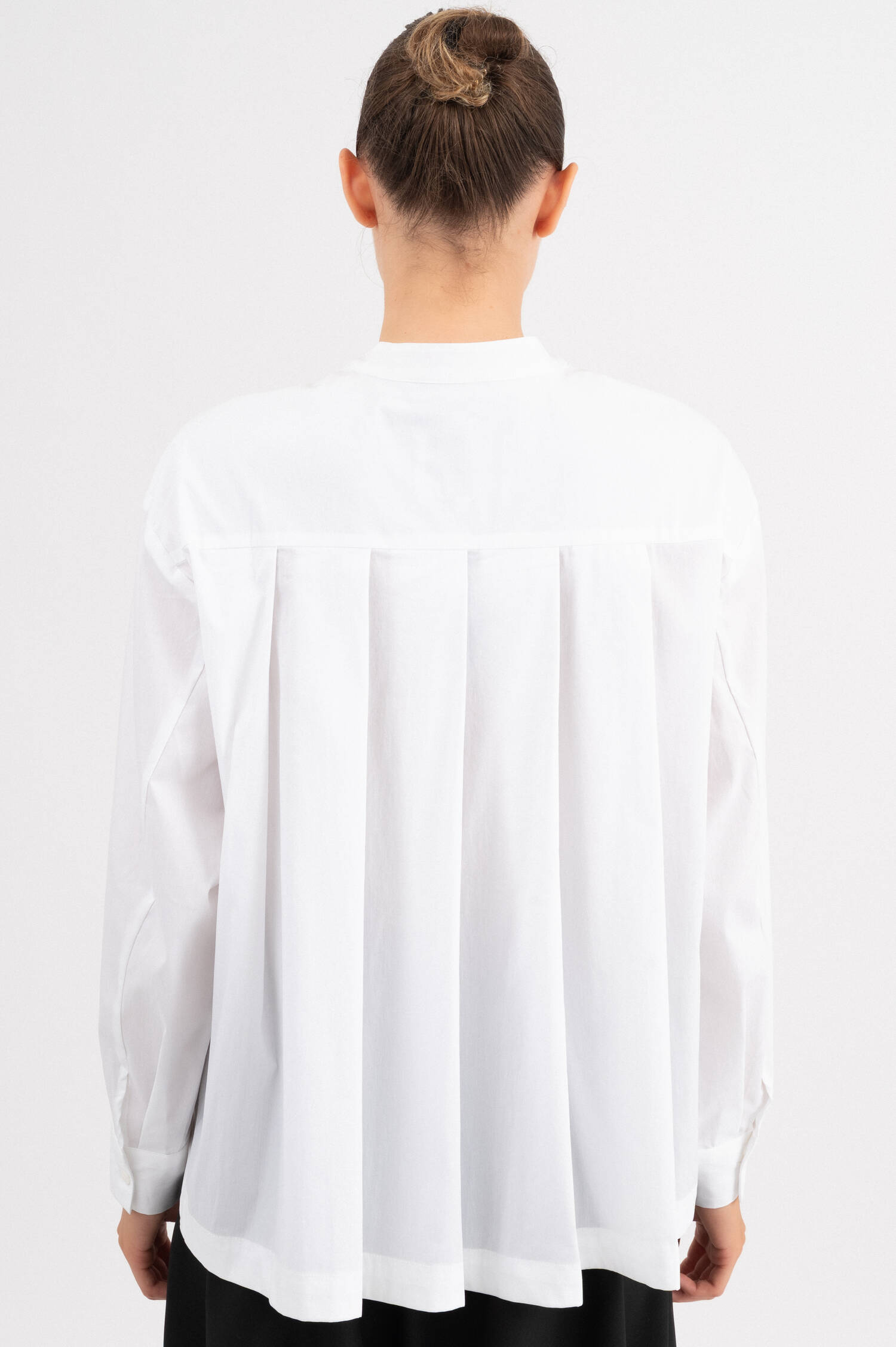 Bluse mit Rückfalten in Weiß Bluse mit Rückfalten in Weiß