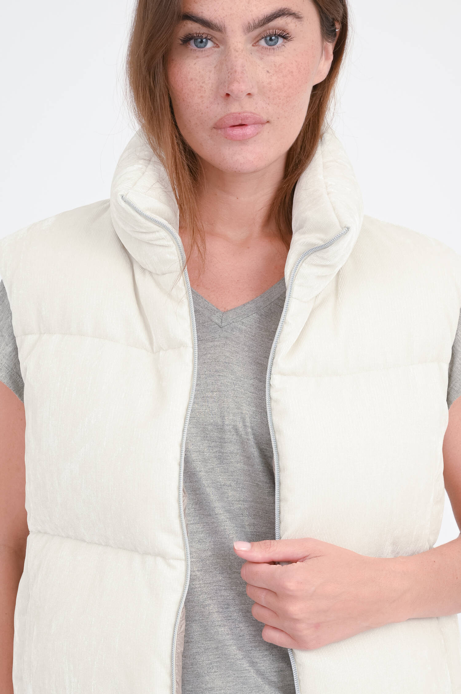 Samt-Gilet mit dezentem Glitzer in Creme Samt-Gilet mit dezentem Glitzer in Creme