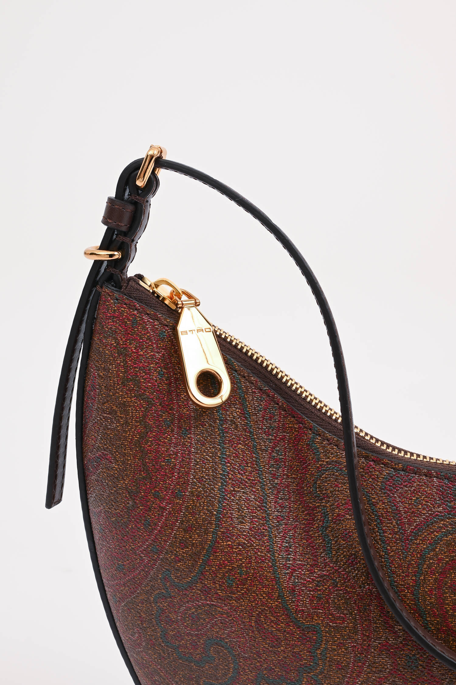Half Moon Bag mit Paisley Print in Braun