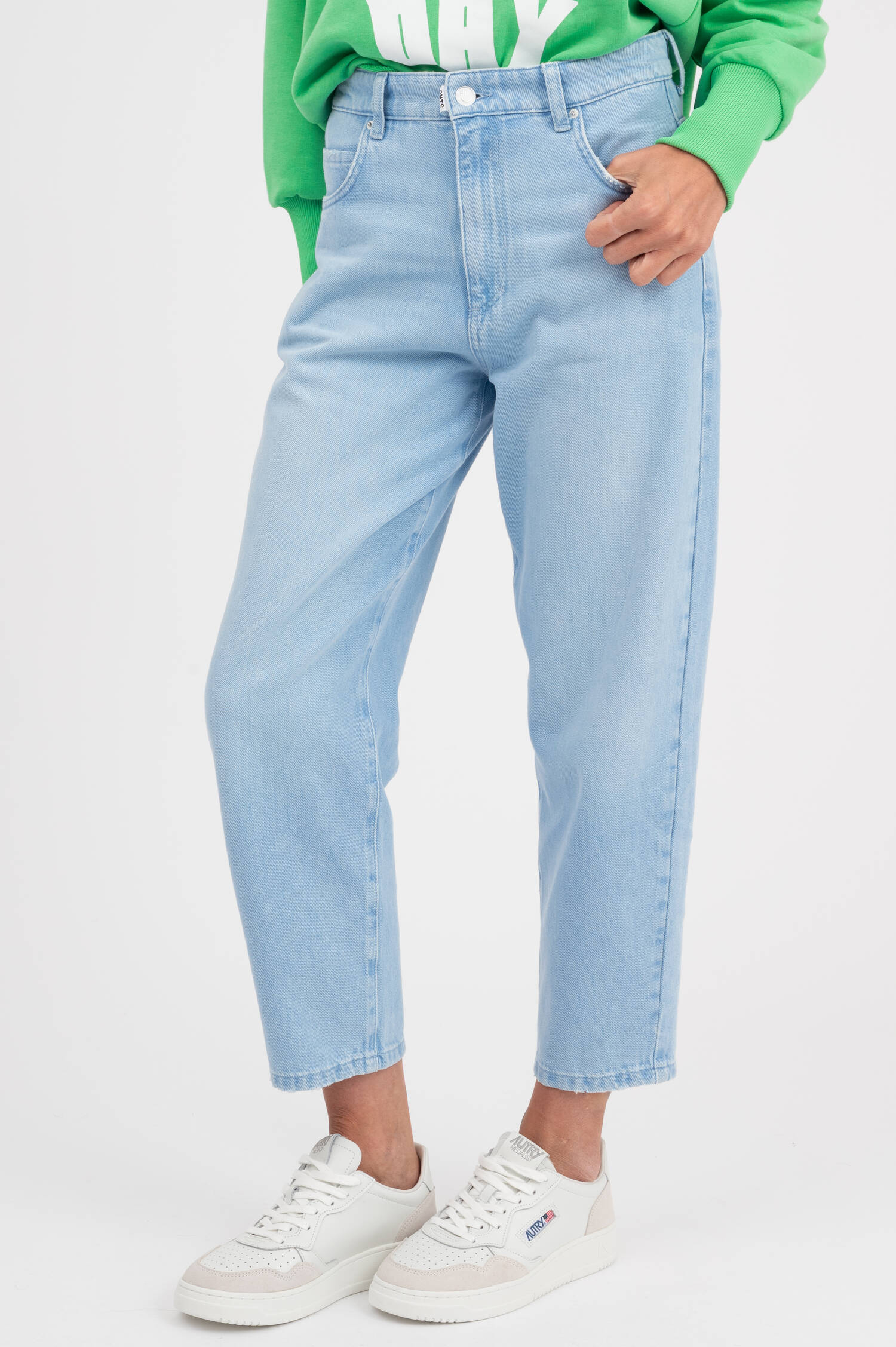 Cropped Leg Jeans THE O-SHAPE in Hellblau Cropped Leg Jeans THE O-SHAPE in Hellblau