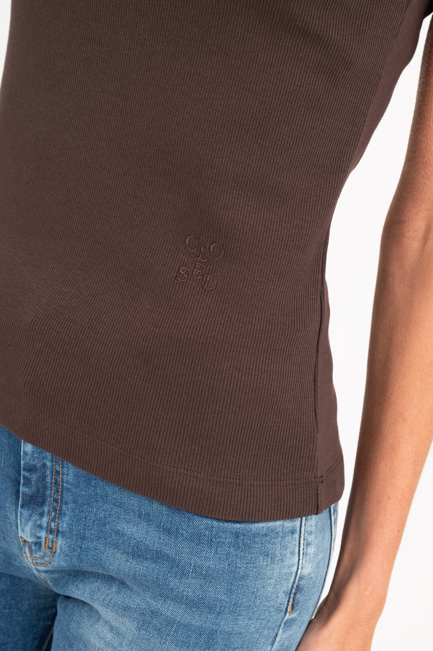 Geripptes Top mit Stretchanteil in Braun Geripptes Top mit Stretchanteil in Braun