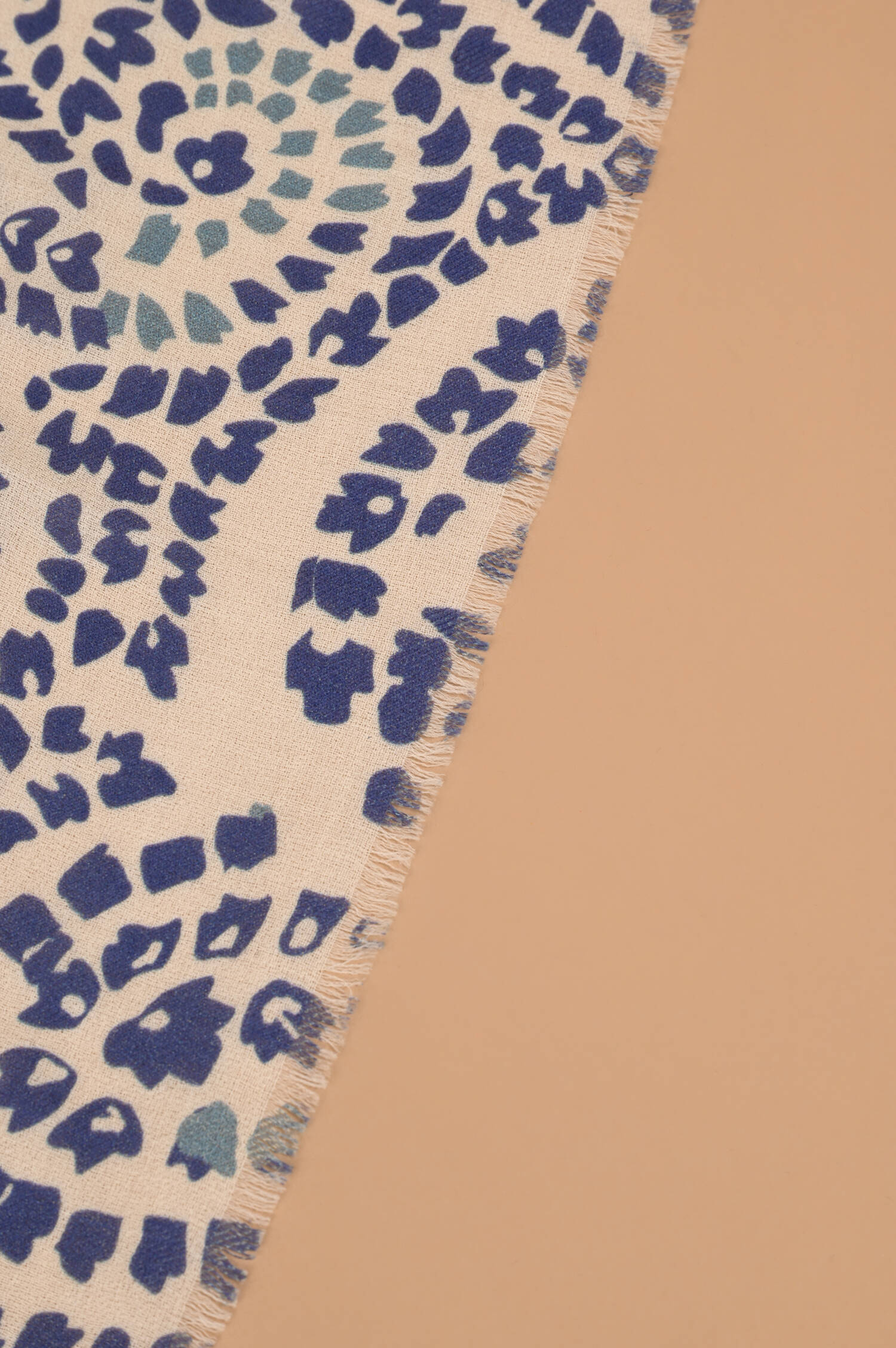 Wollschal in Azure/Superwhite