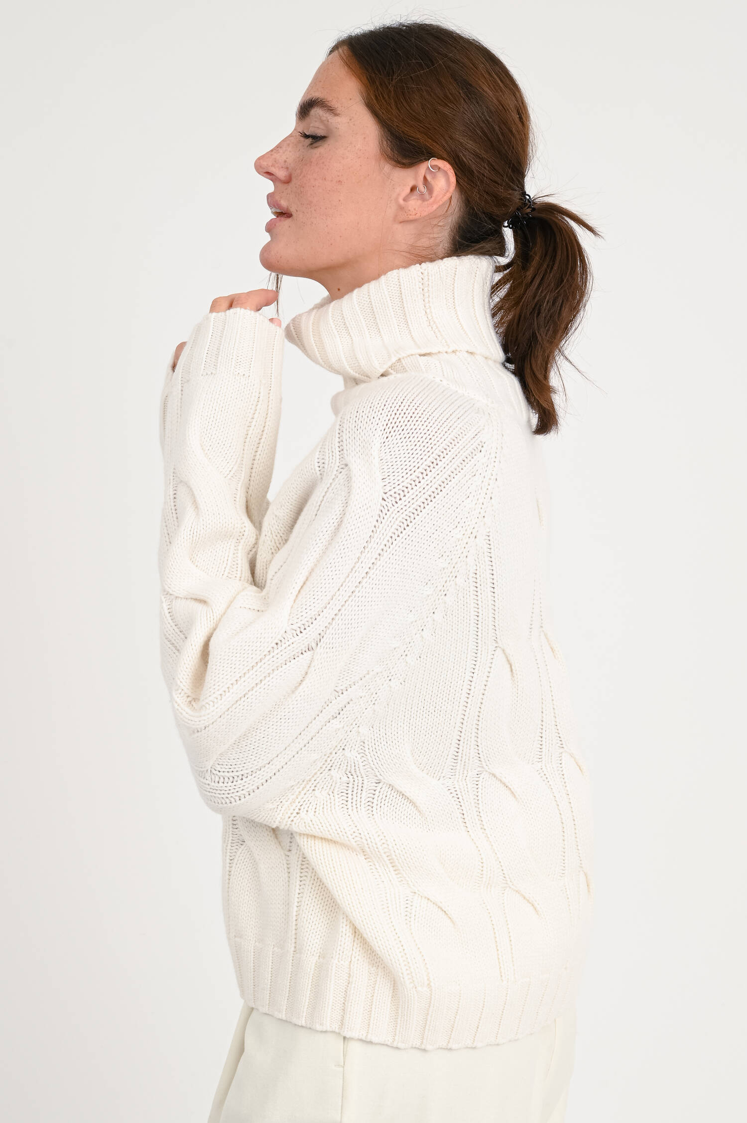 Pullover mit Zopfmuster in Creme