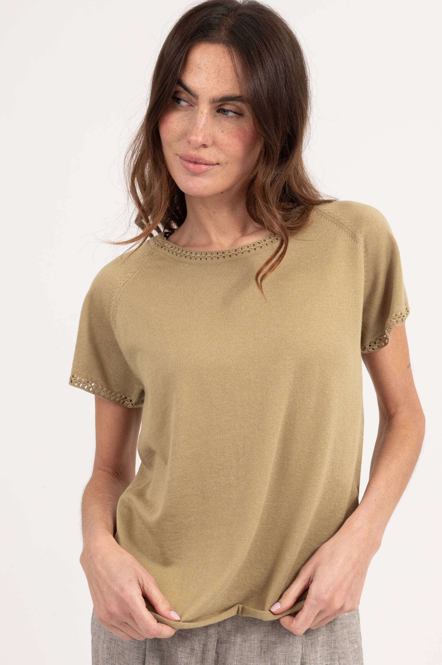 T-Shirt mit Lochstrick-Details in Oliv