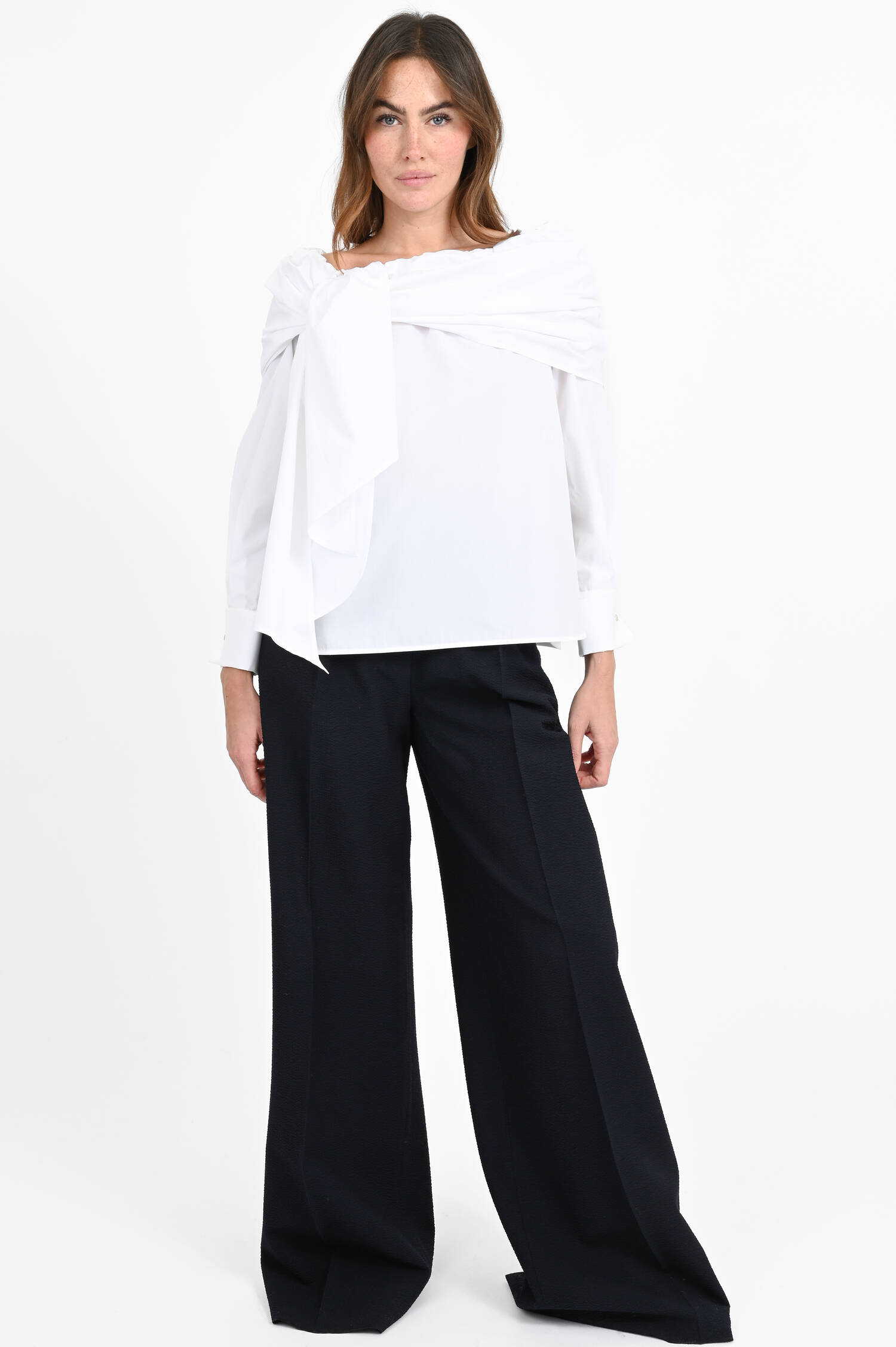 Bluse CURVONE mit großer Schleife in Weiß Bluse CURVONE mit großer Schleife in Weiß