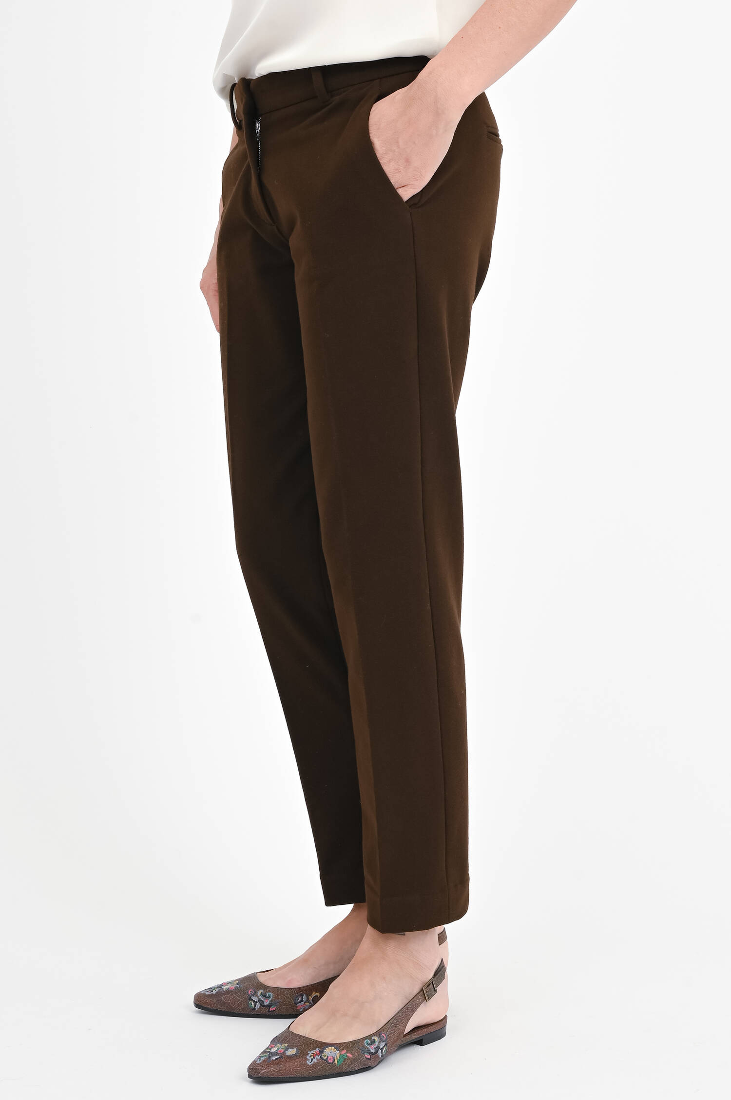 Schmale Hose aus Baumwoll-Mix in Chocolate