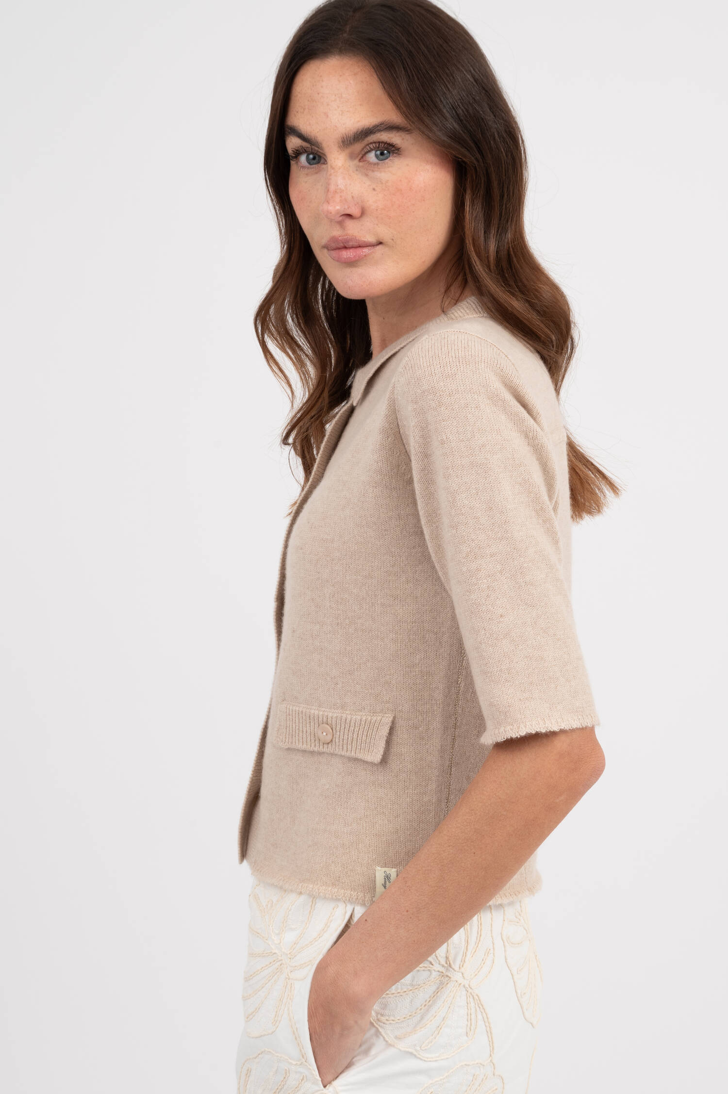 Kurzarm Cardigan aus Cashmere-Mix in Sand Kurzarm Cardigan aus Cashmere-Mix in Sand