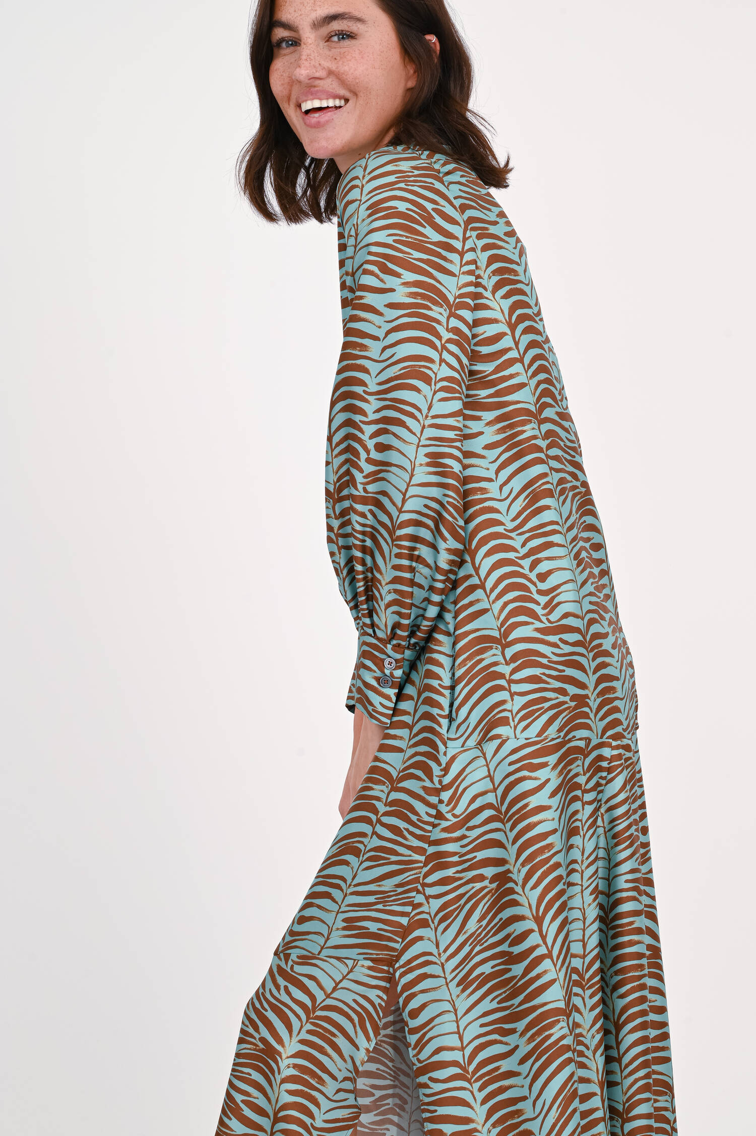 Seidenkleid mit Schluppen-Detail in Braun/Türkis