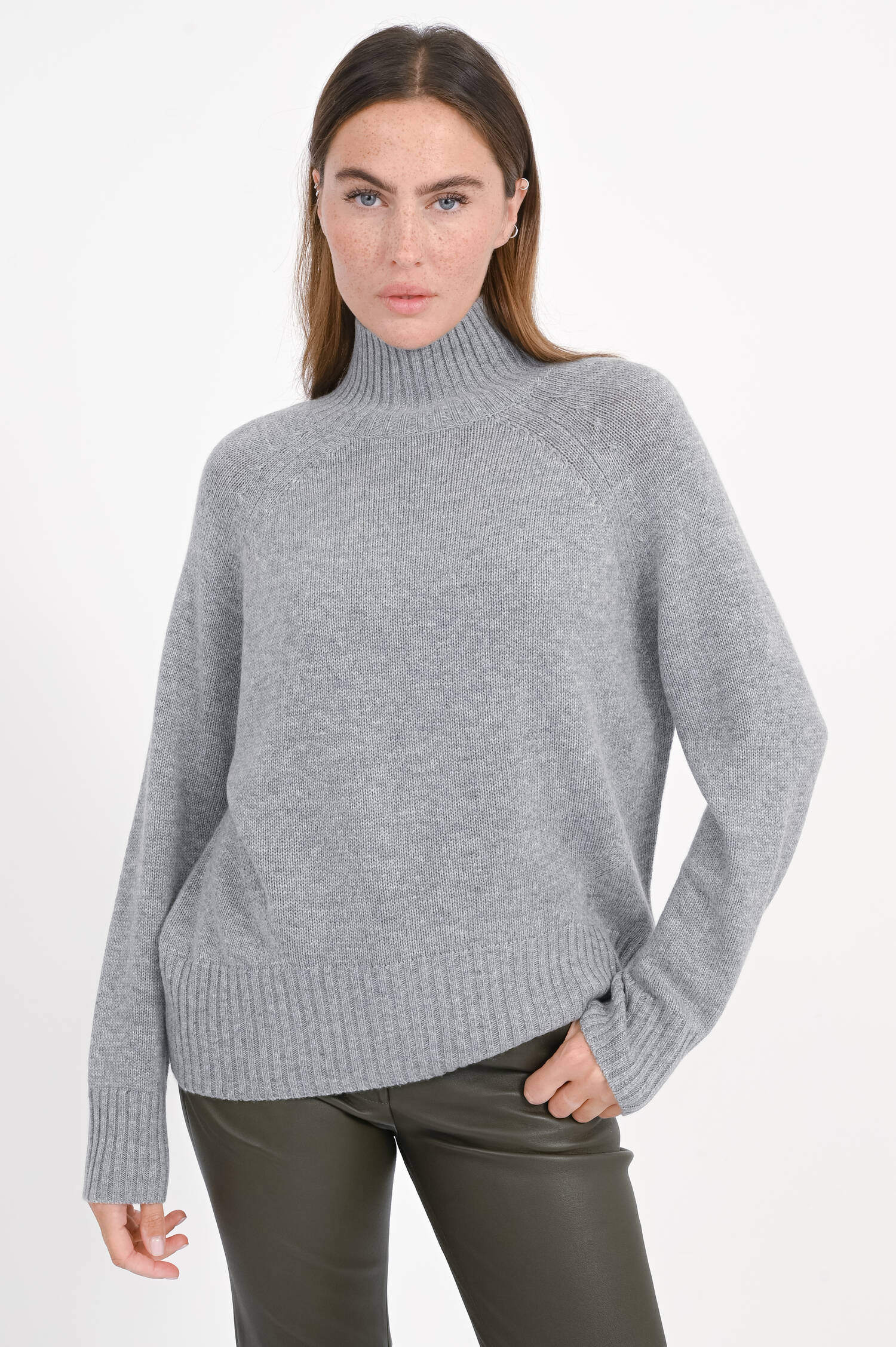 Turtleneck-Pullover aus Cashmere-Woll-Mix in Grau
