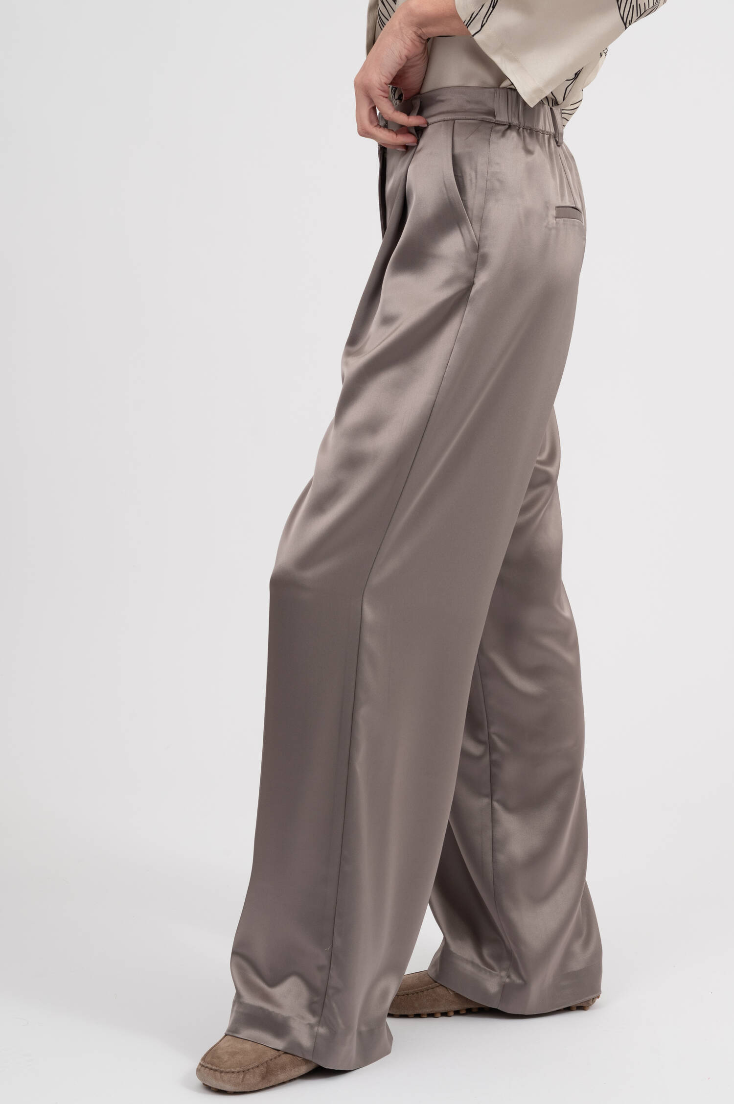 Hose SARAH in Satin Optik in Taupe Hose SARAH in Satin Optik in Taupe