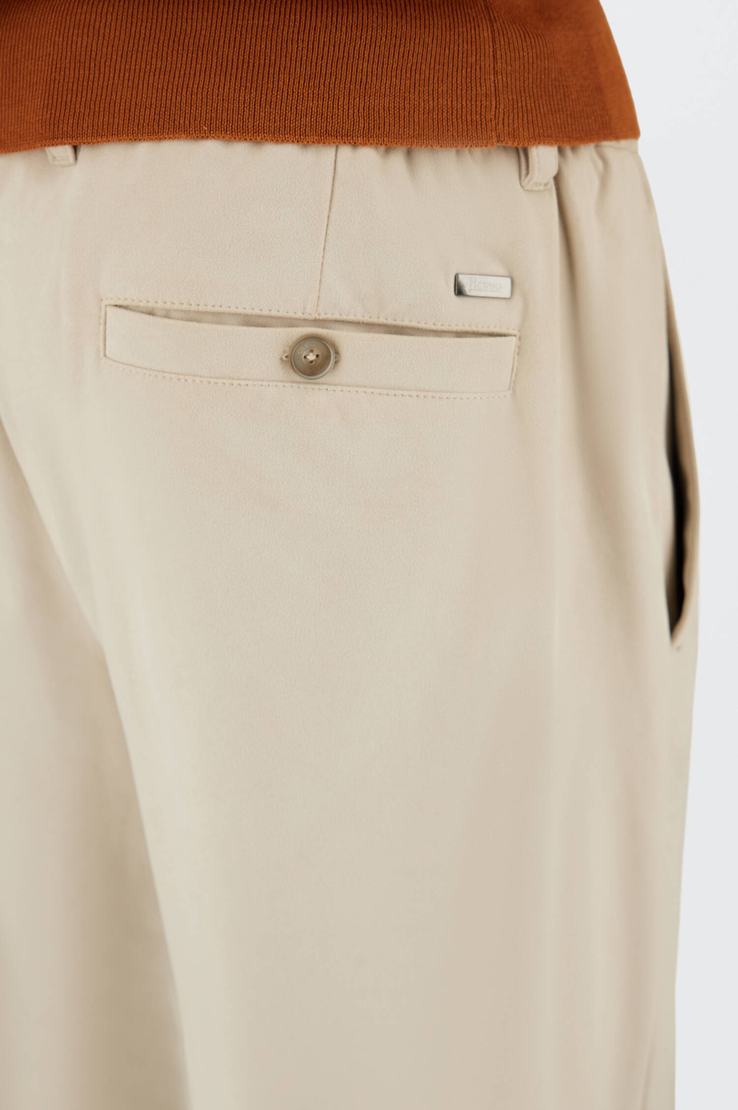 Hose mit Kordelzug in Grau Hose mit Kordelzug in Grau