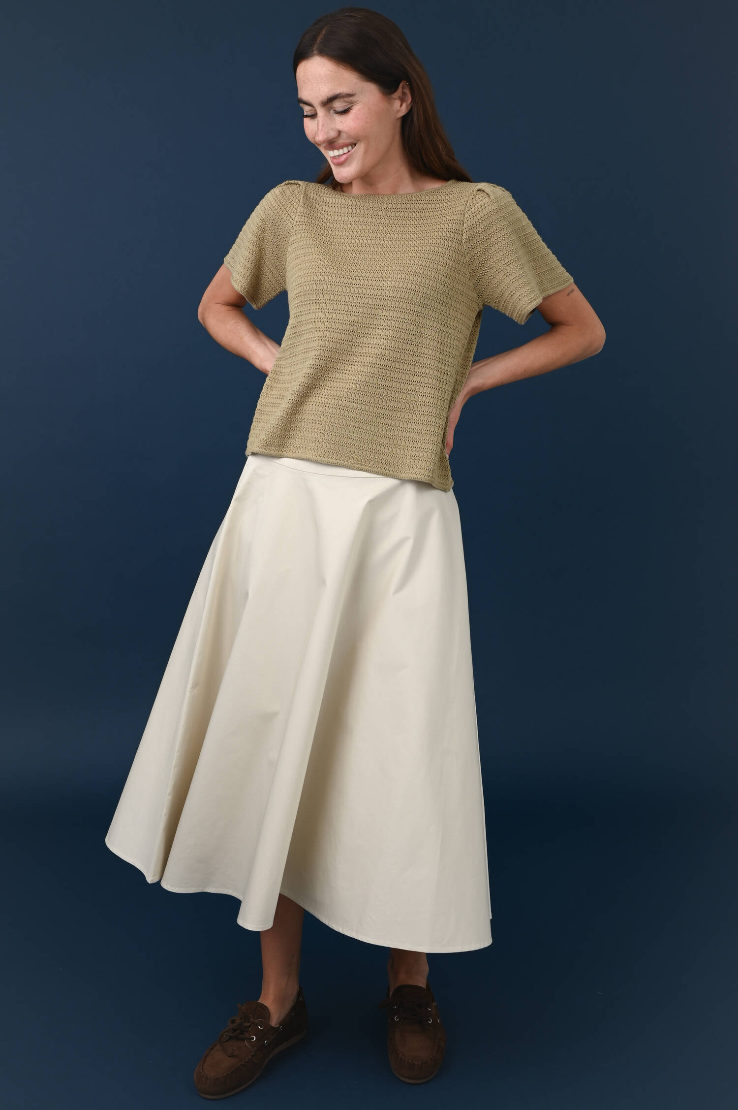 Feines Lochstrickshirt in Olive