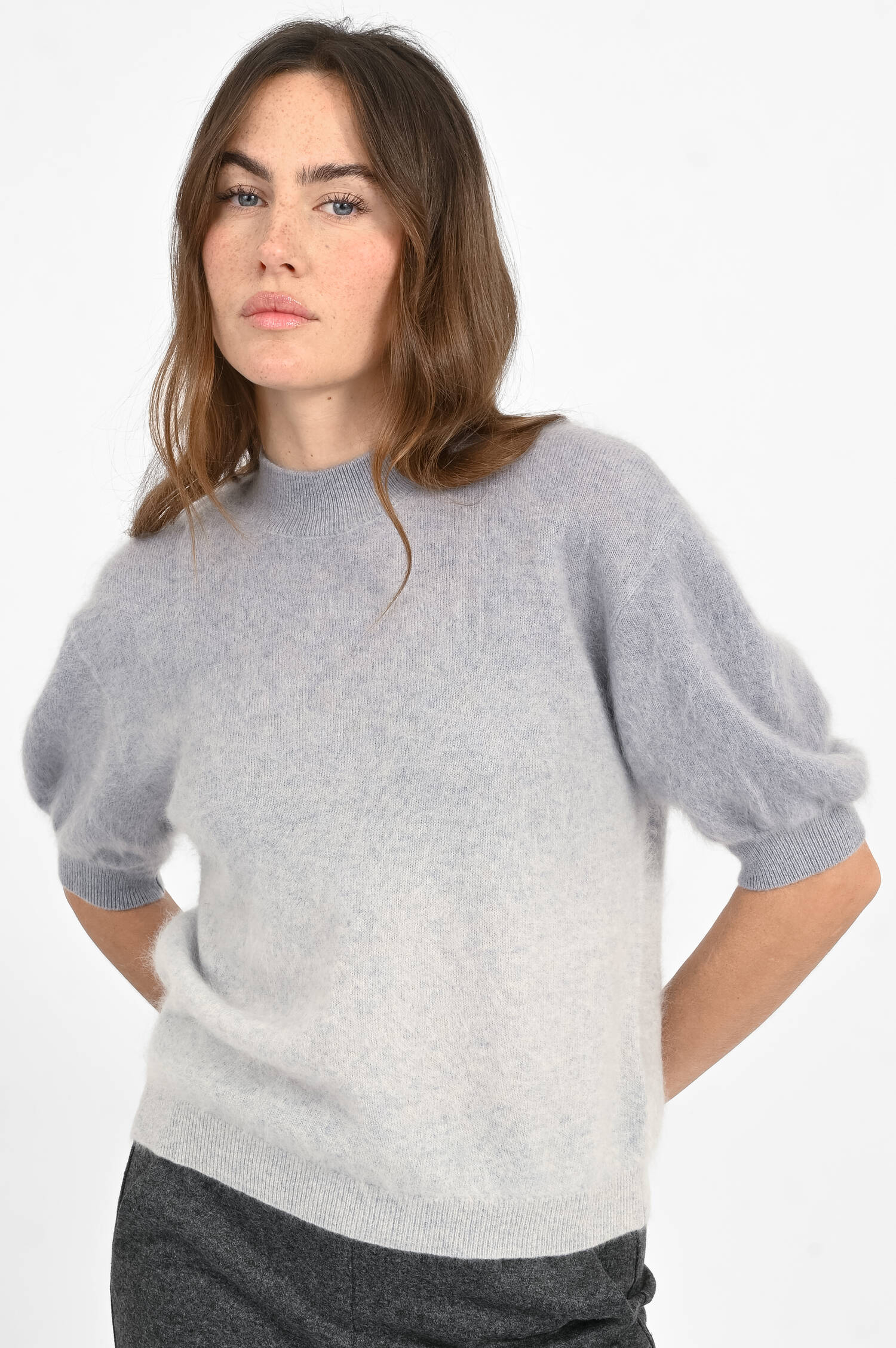 Kurzarm Pullover aus Woll-Cashmere-Mix in Hellgrau