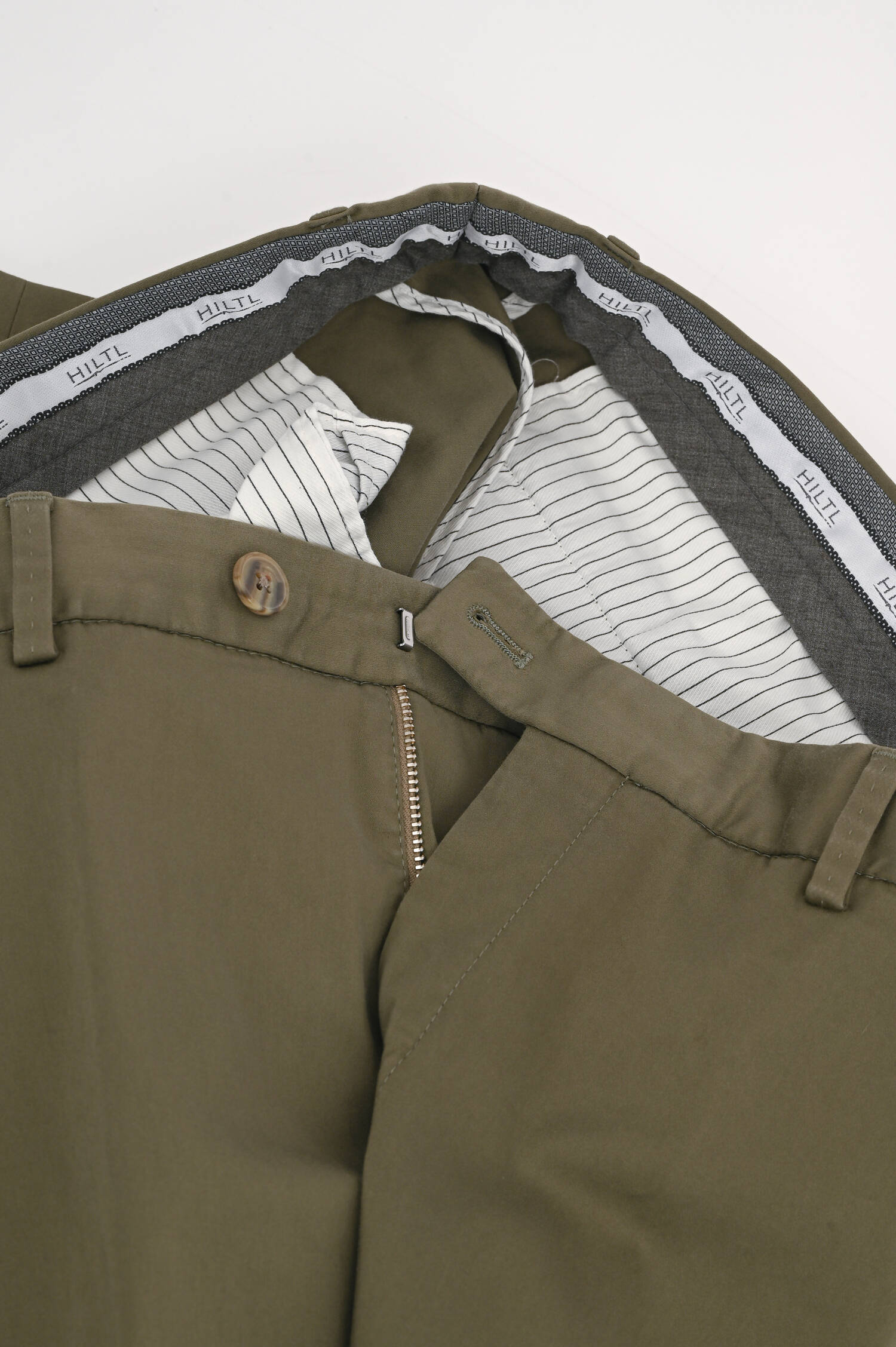 Baumwollhose TILO in Olivgrün Baumwollhose TILO in Olivgrün