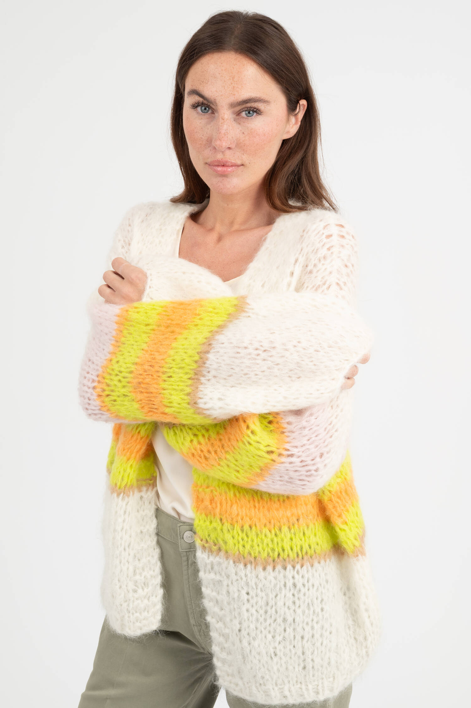 Lochstrick Cardigan in Mozzarella/Multicolor