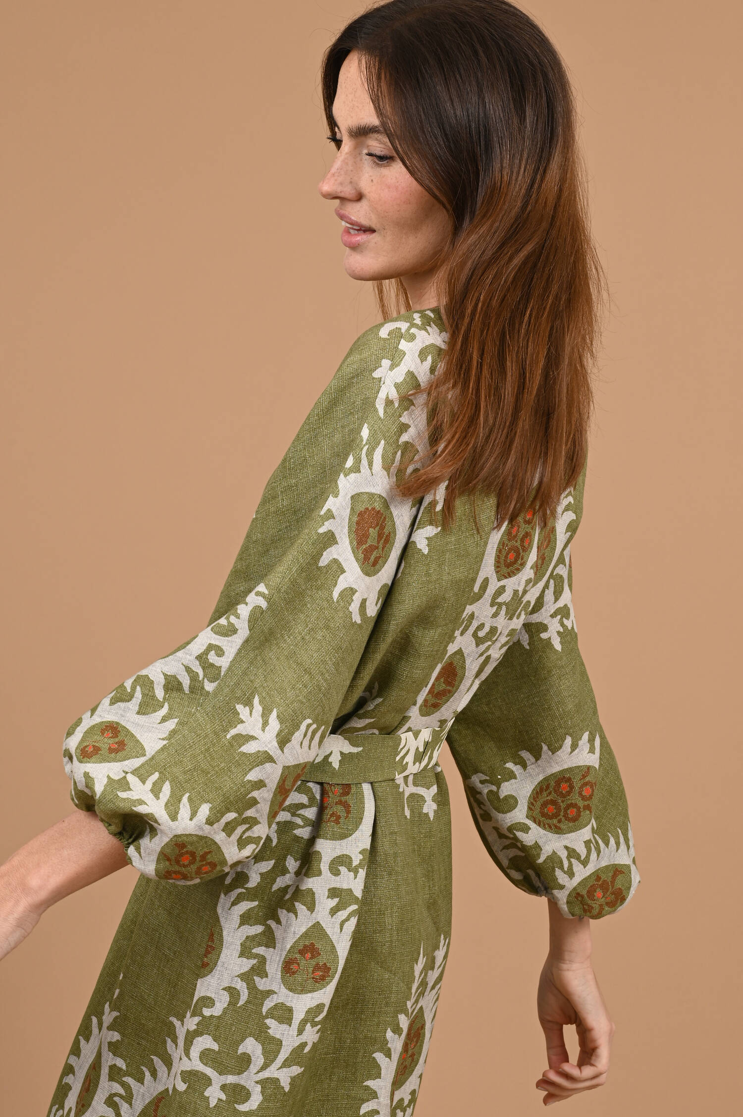 Leinenkleid mit Perlendekoration in Oliv gemustert