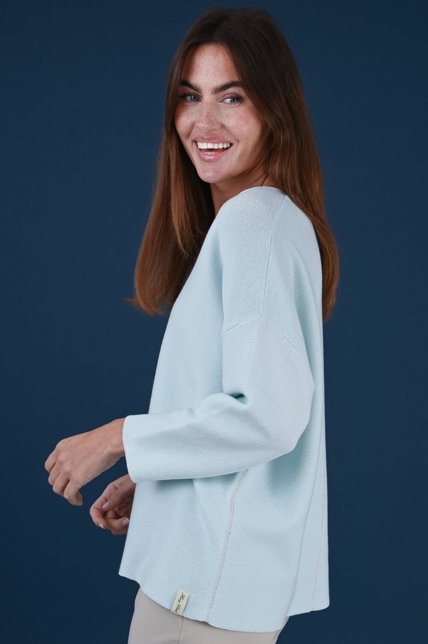 Strickpullover mit V-Ausschnitt in Waveblau Strickpullover mit V-Ausschnitt in Waveblau