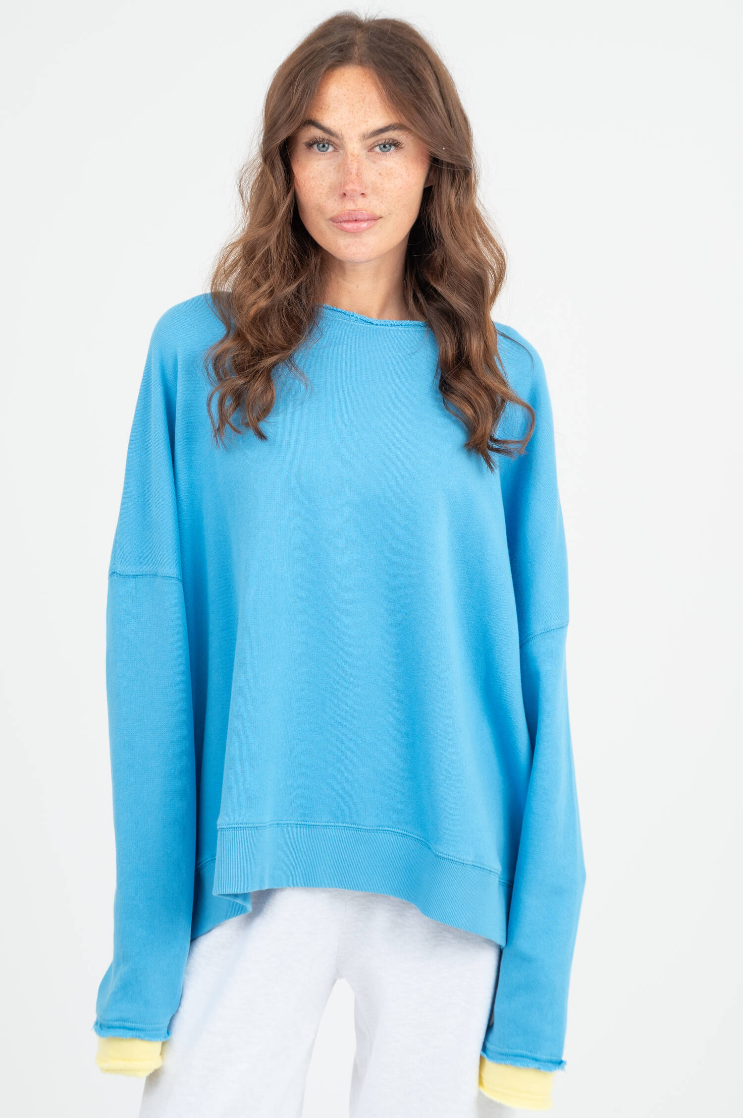 Sweater mit Häkel-Einsatz in Blau Sweater mit Häkel-Einsatz in Blau