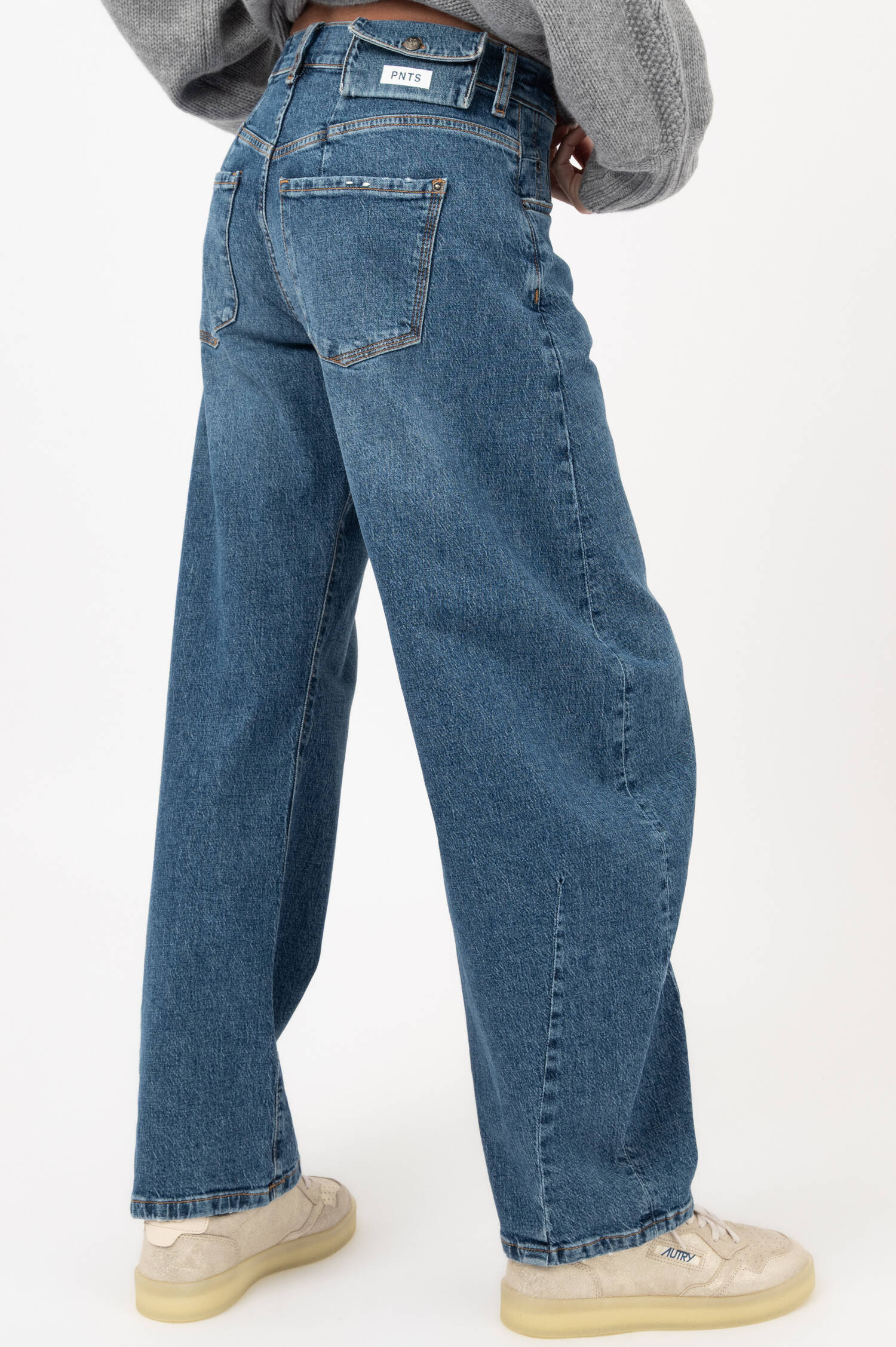 Cropped-Leg-Jeans THE O-SHAPE in Mittelblau Cropped-Leg-Jeans THE O-SHAPE in Mittelblau