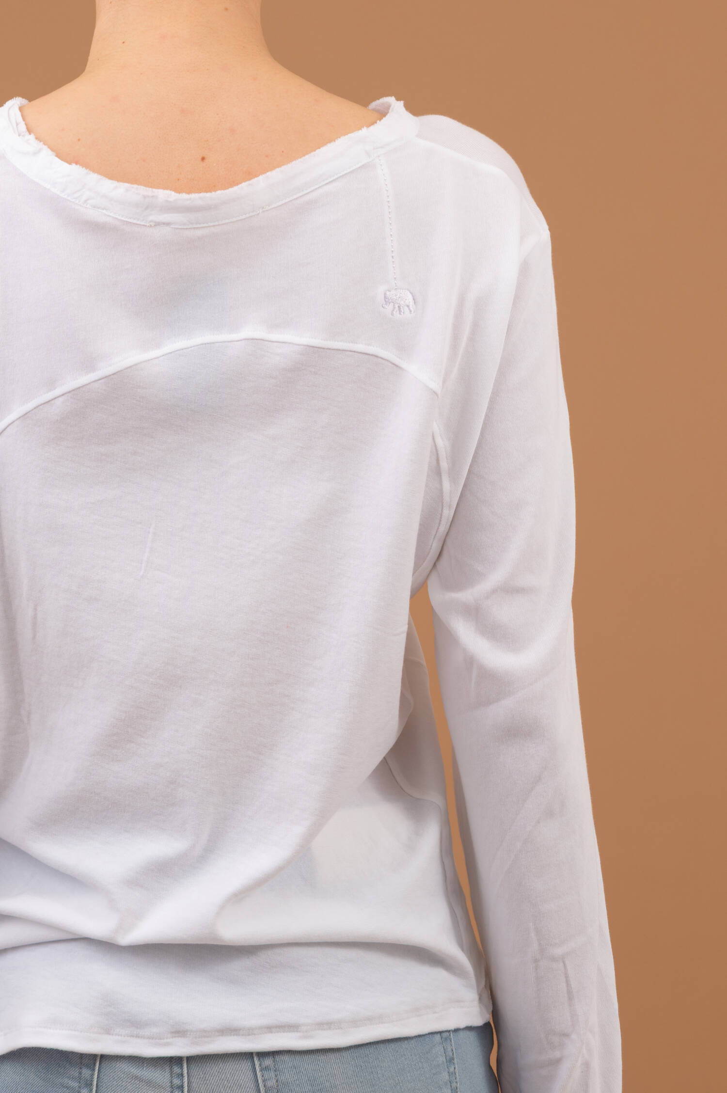 Shirt MAYBELL mit Rollkantensaum in Weiß