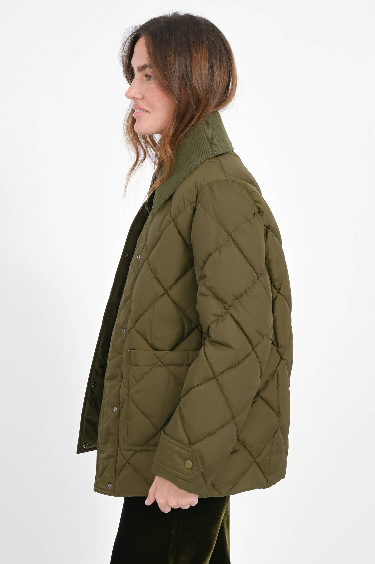 Daunenjacke mit Cord-Hemdkragen in Oliv Daunenjacke mit Cord-Hemdkragen in Oliv