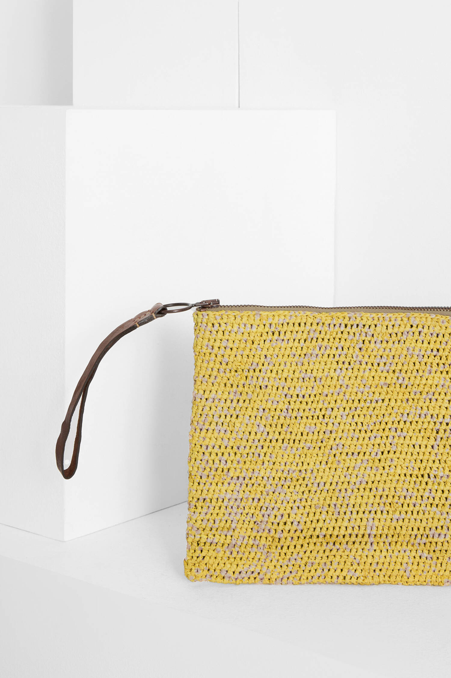 Clutch AMPY in Ylang