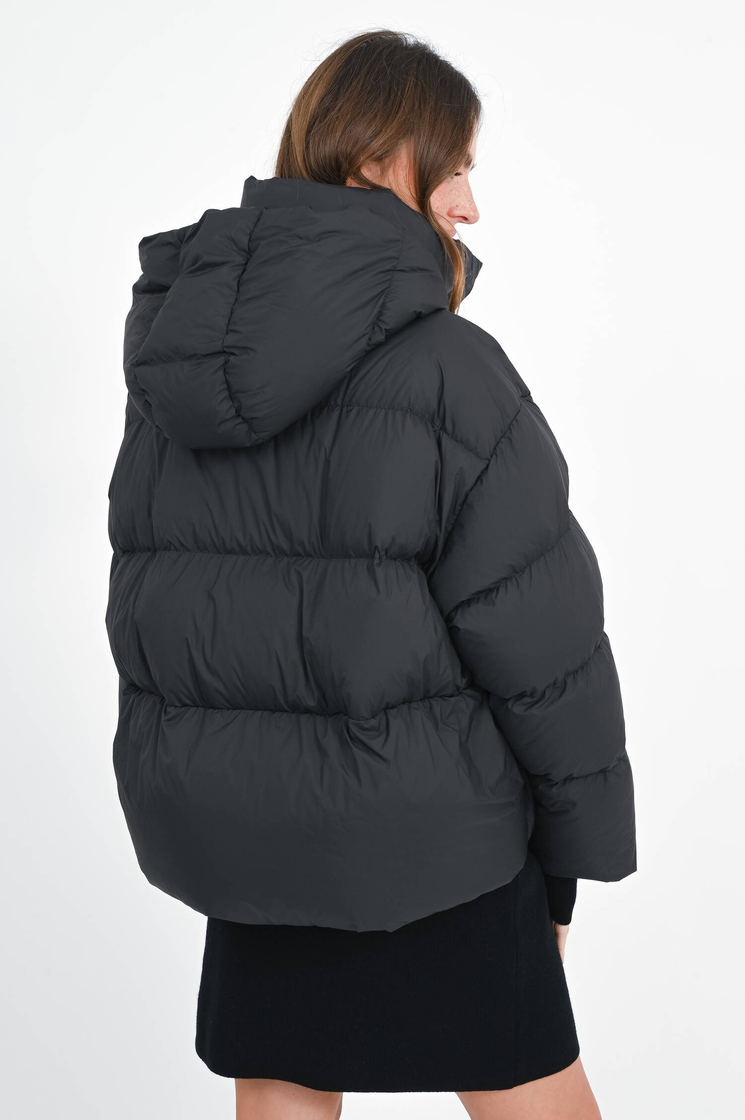 Daunenjacke mit abnehmbarer Kapuze in Black