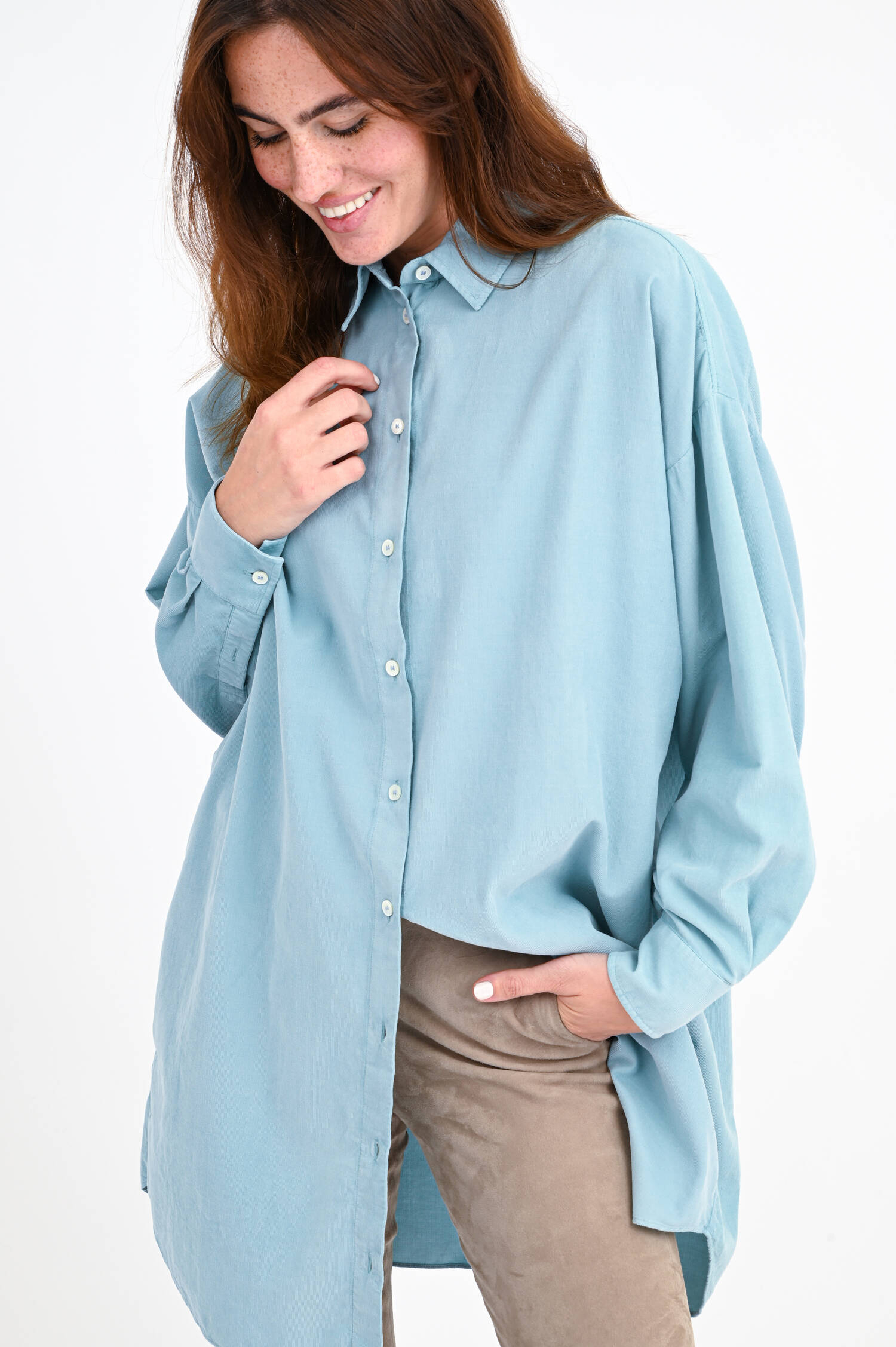 Lange Bluse aus Feincord in Aqua