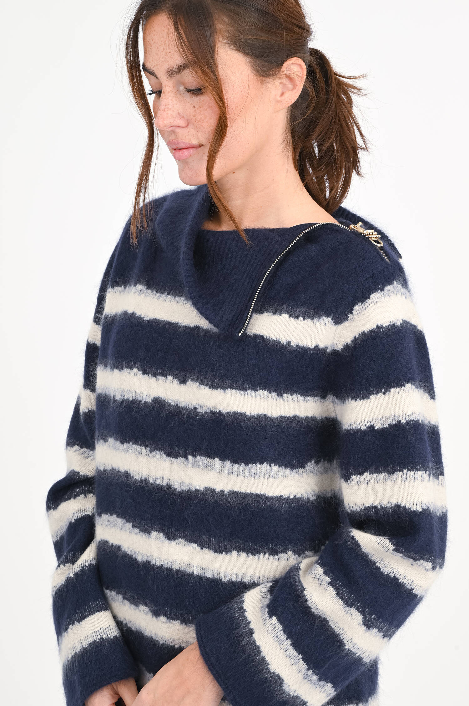 Rollkragenpullover mit Zip-Detail in Navy/Creme