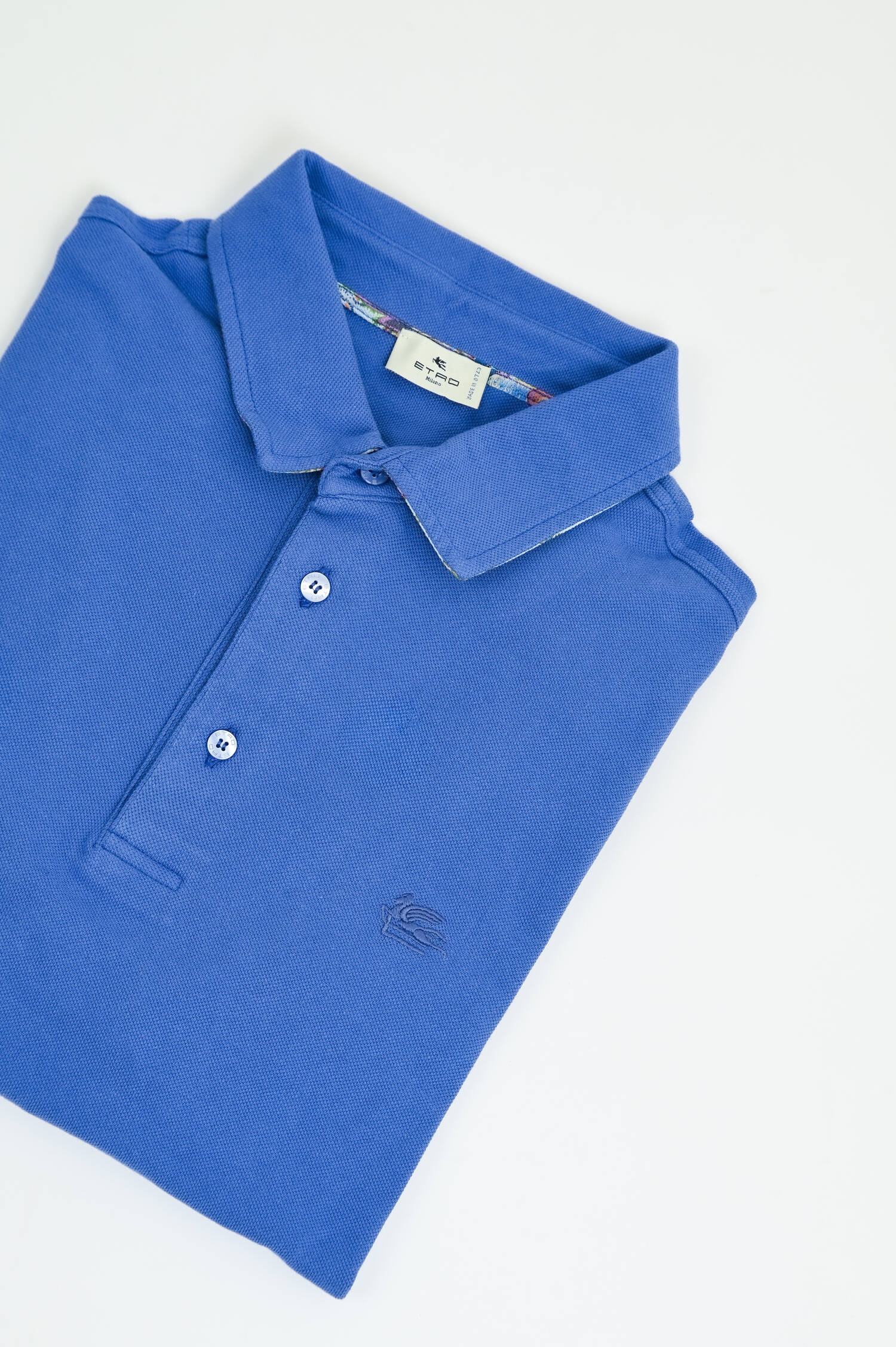 Polo-Shirt mit gemustertem Kragen in Blaulila