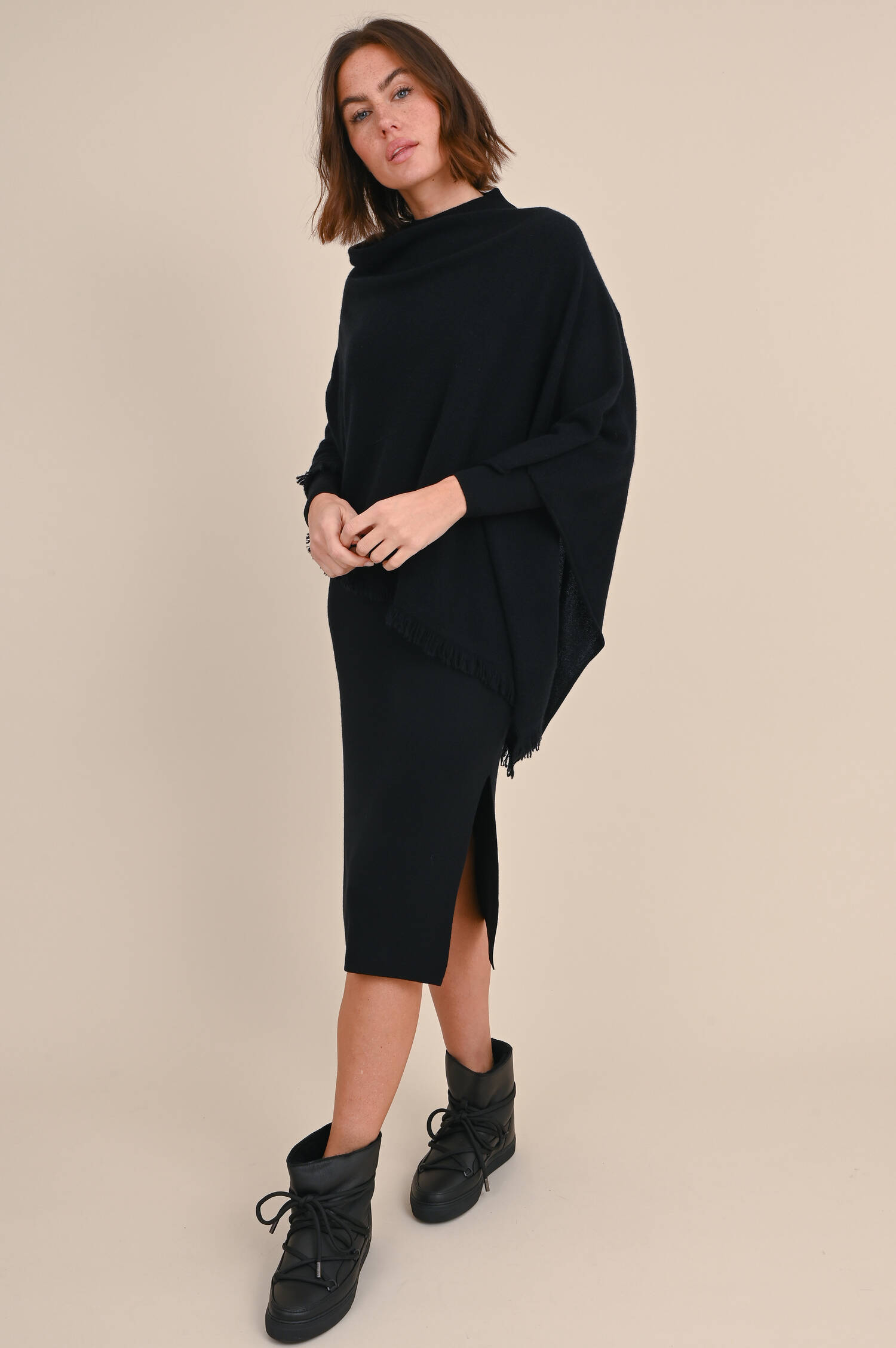 Cashmere Poncho in Schwarz Cashmere Poncho in Schwarz